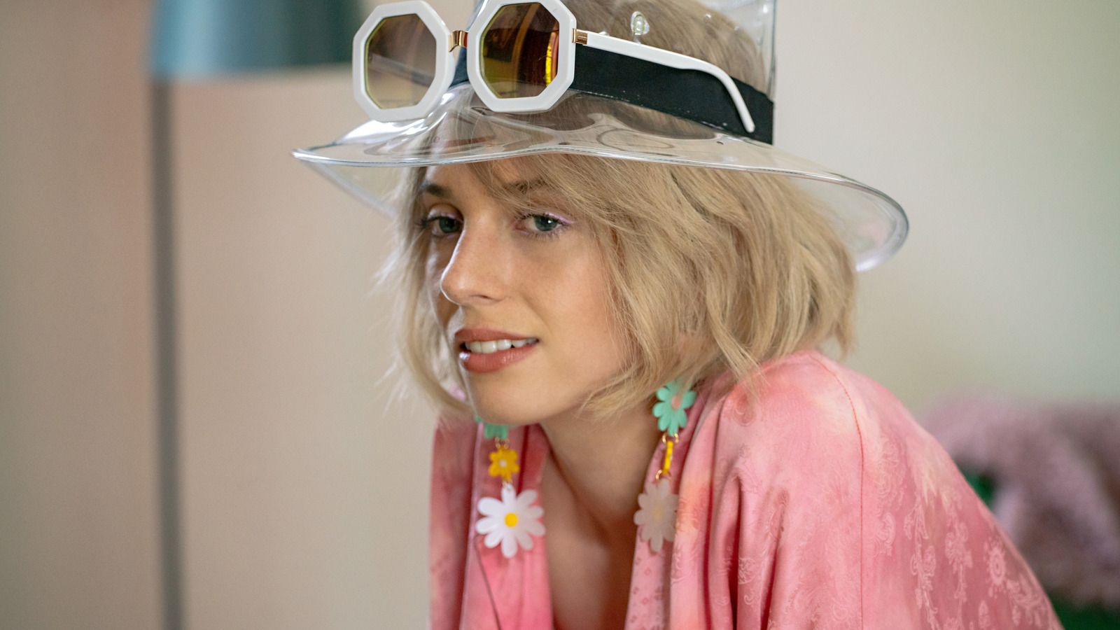 1600x900 Maya Hawke's Stranger Things Schedule Threw A Wrench Into The Filming Of Do Revenge