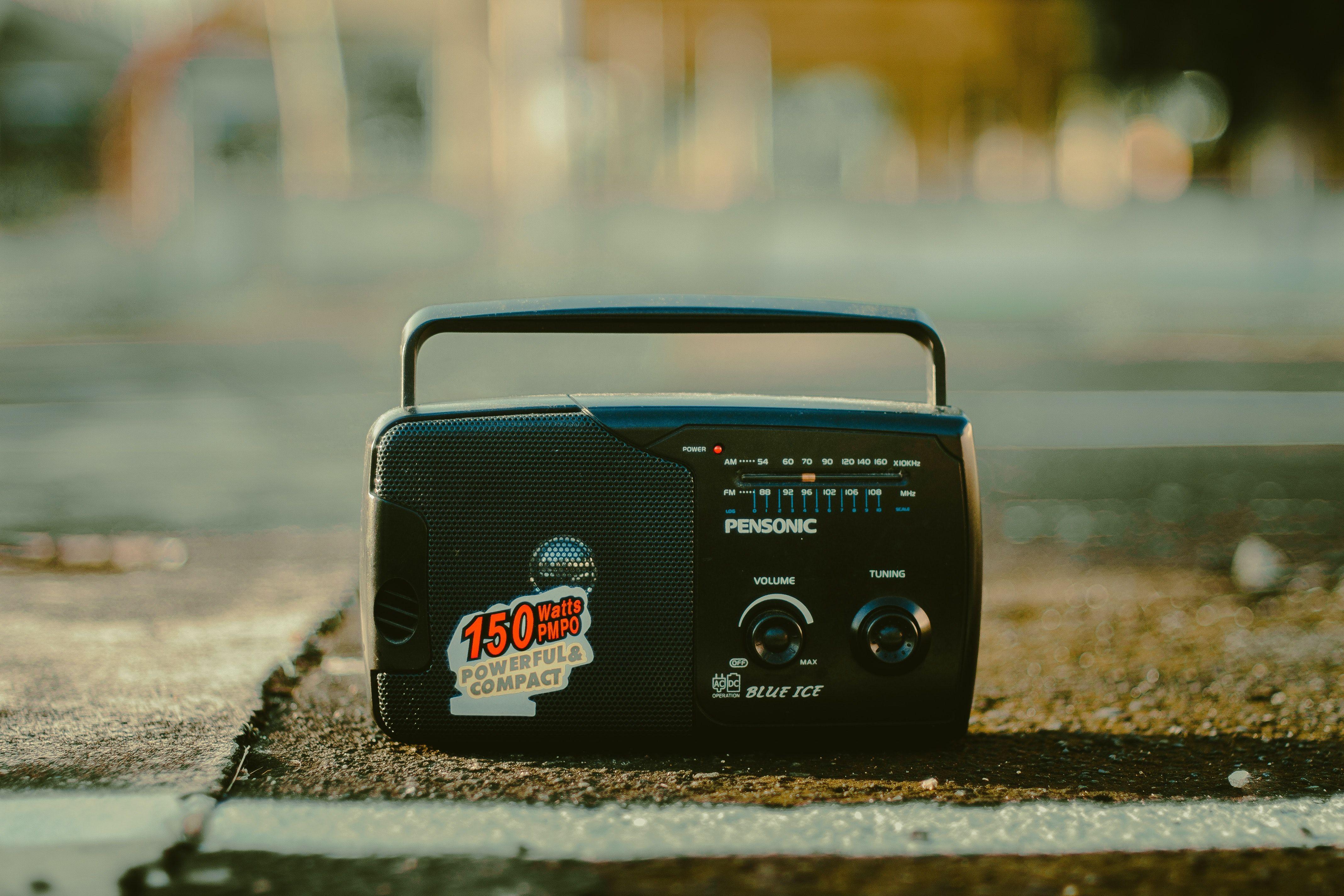 4272x2848 Shallow Focus Photo of an Old Radio · Free