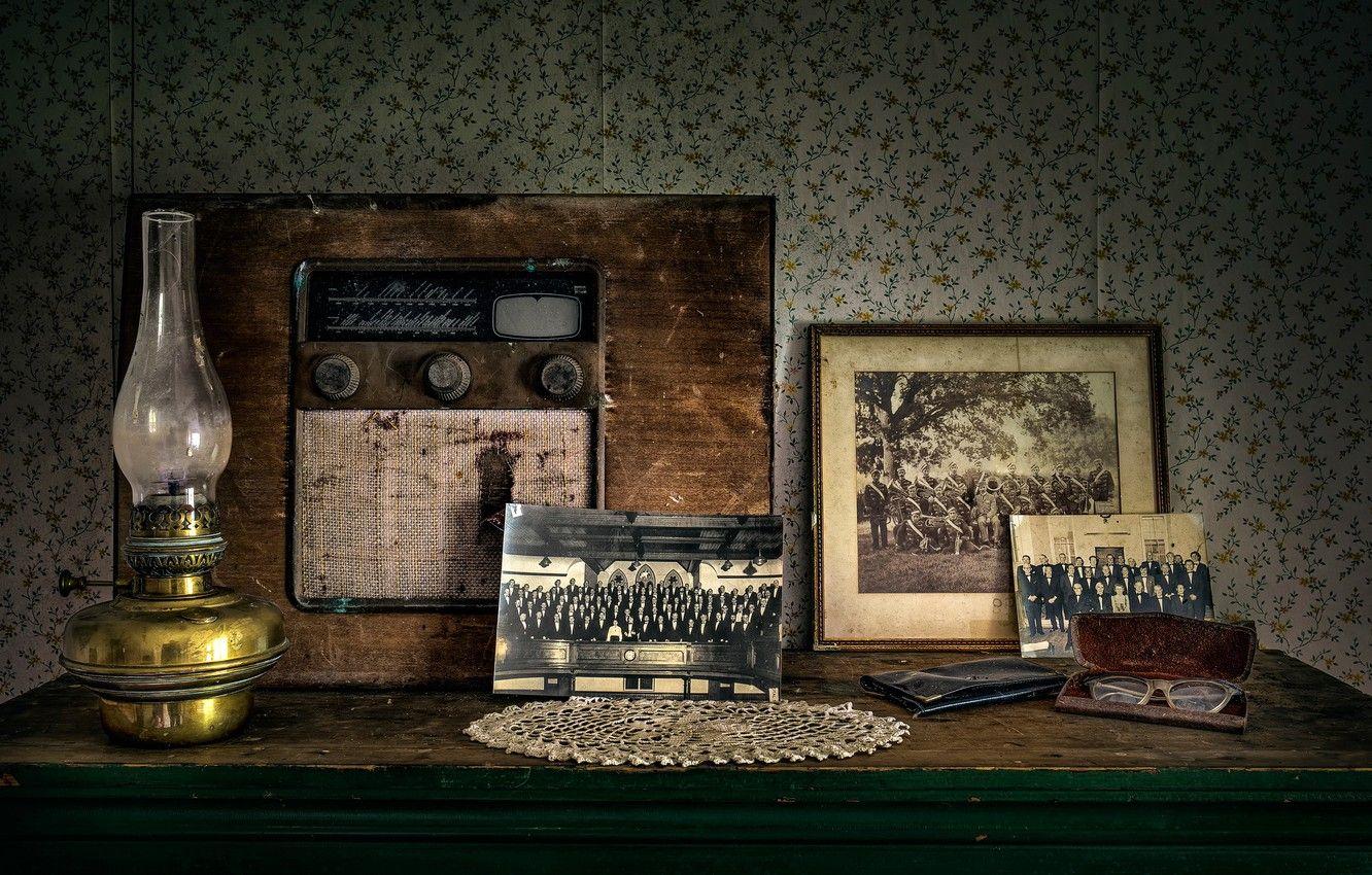 1332x850 Wallpaper lamp, glasses, radio, old photo image for desktop
