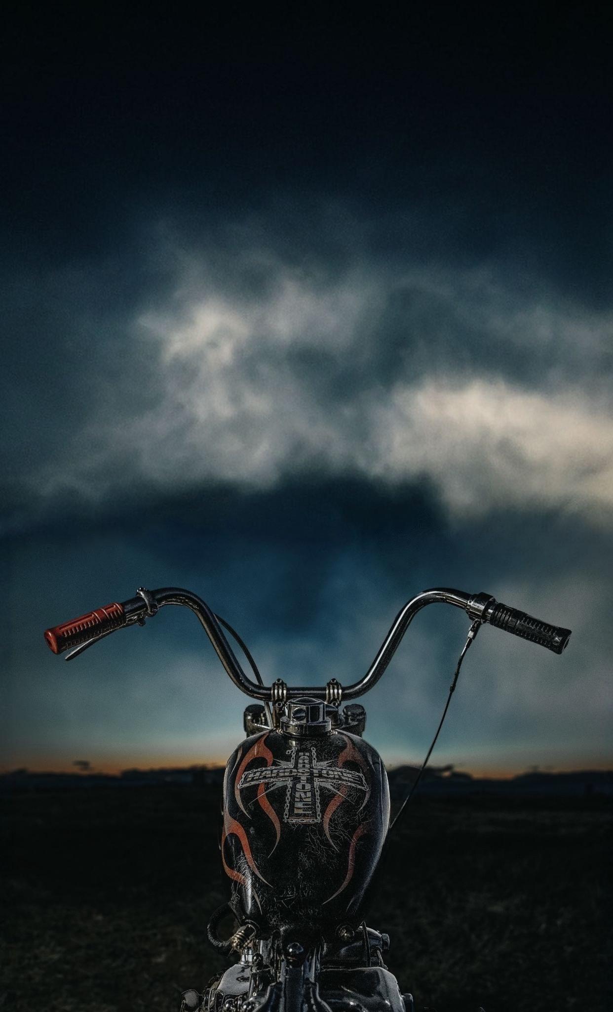 1242x2048 A pair of HARDSTONE PSYCHO wallpaper that I made