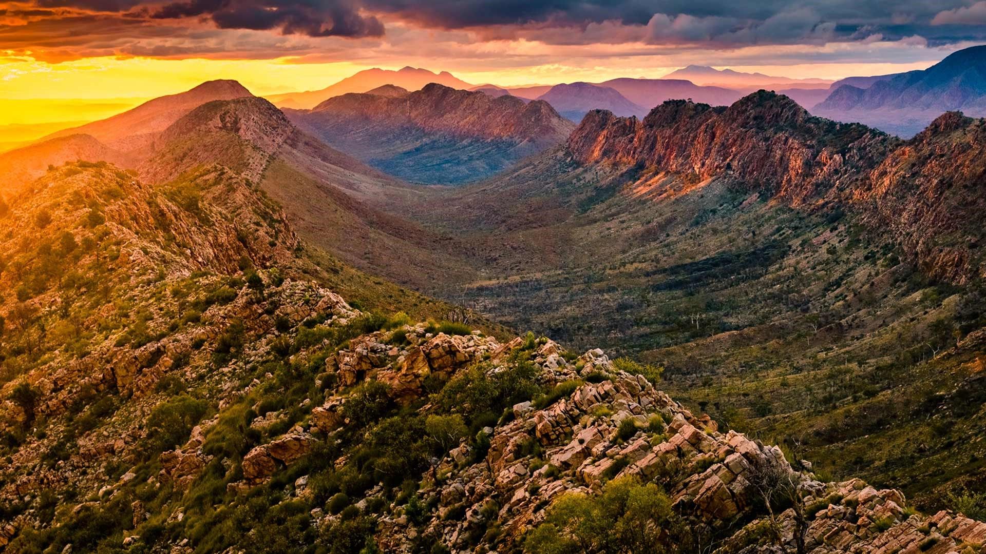 1920x1080 Sun sets over an iconic Australian landscape