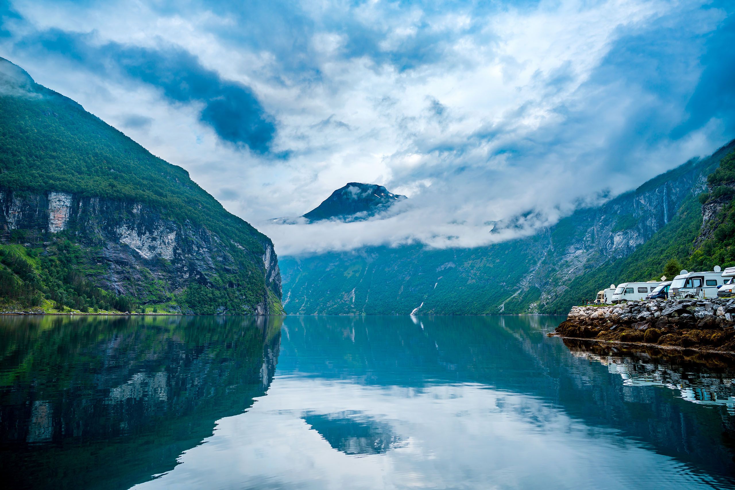 2560x1708 Whispers of Norway's Majestic Fjords: A Timeless Journey