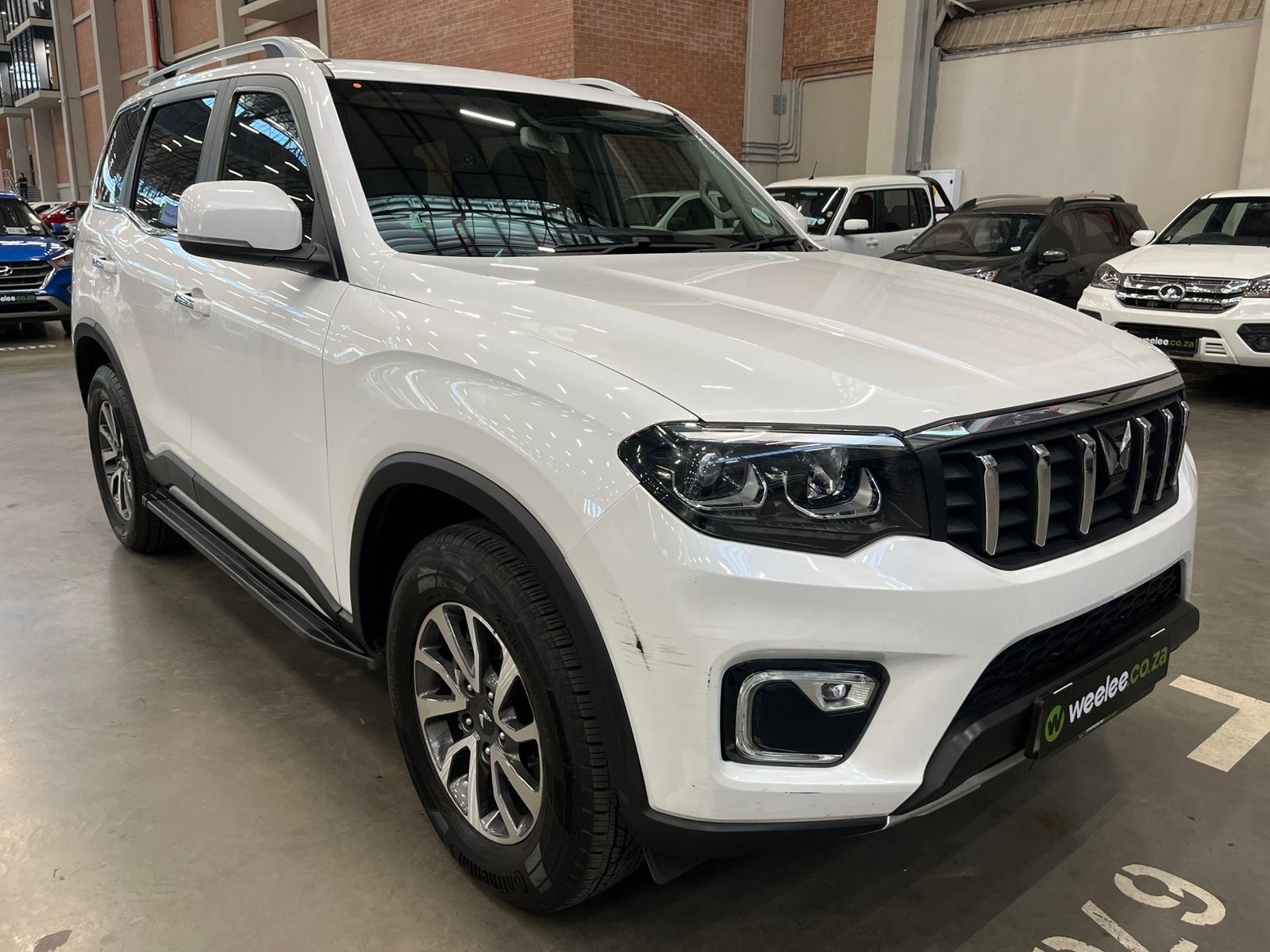 1600x1200 Mahindra Scorpio N 2.2D Z8 Km