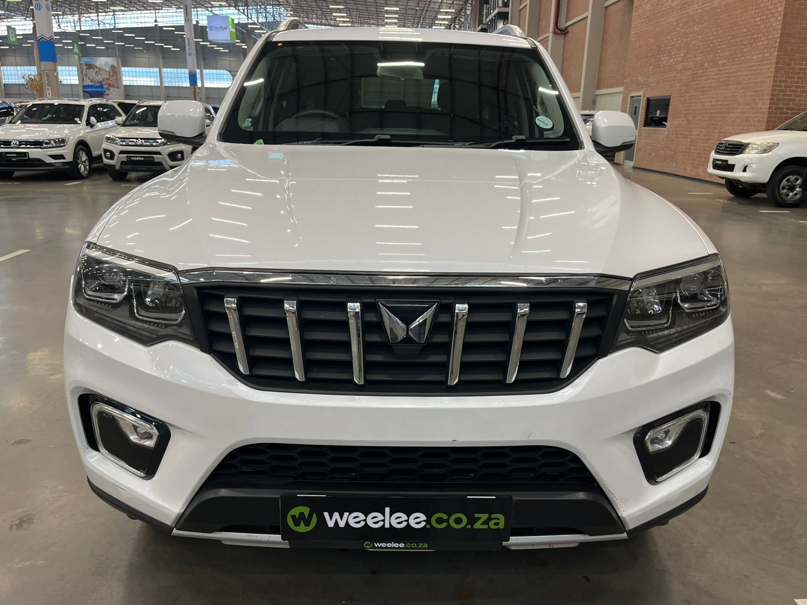 1600x1200 Mahindra Scorpio N 2.2D Z8 Km