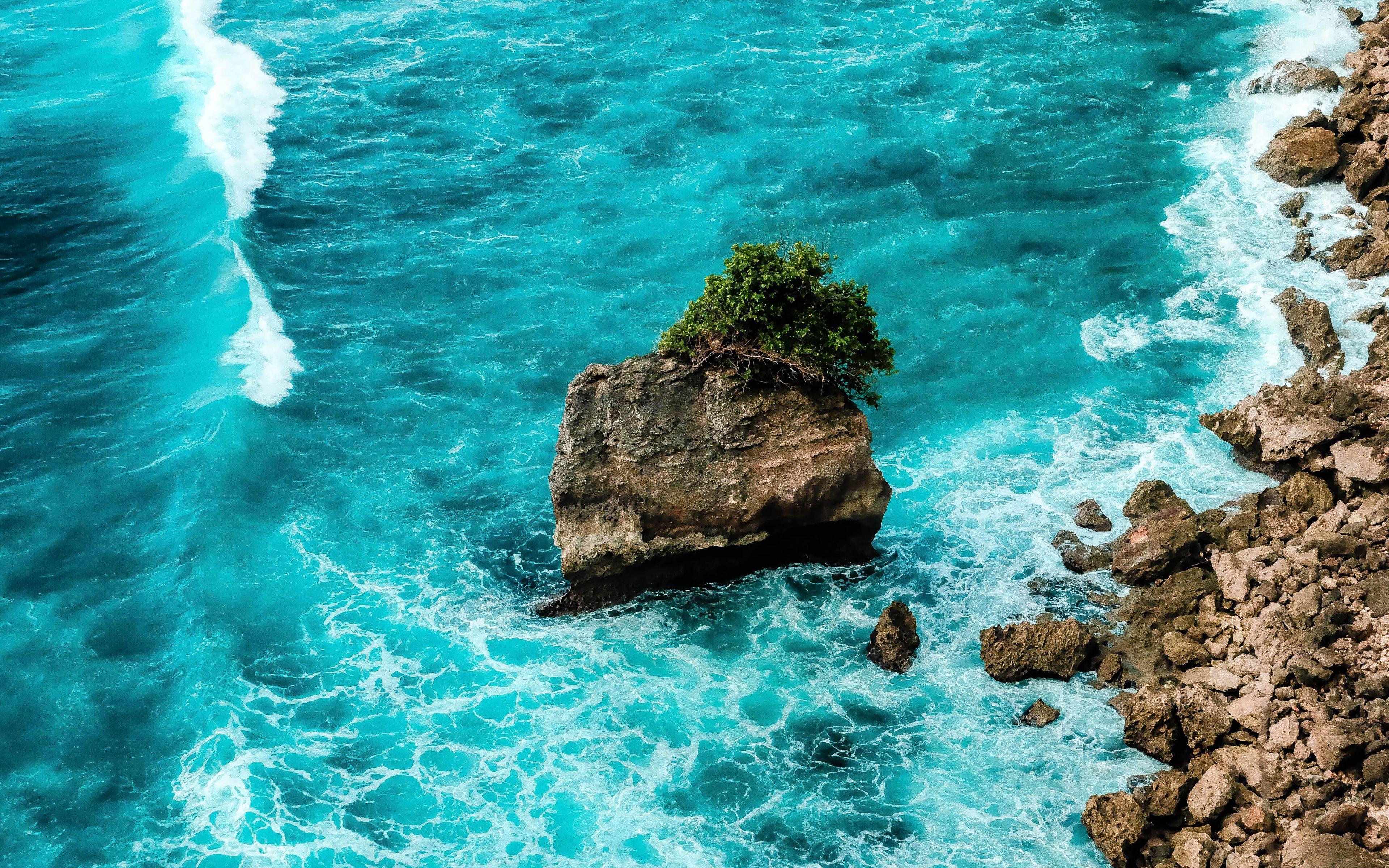 3840x2400 Download wallpaper Bali, ocean, waves, rock, coast, Indian Ocean