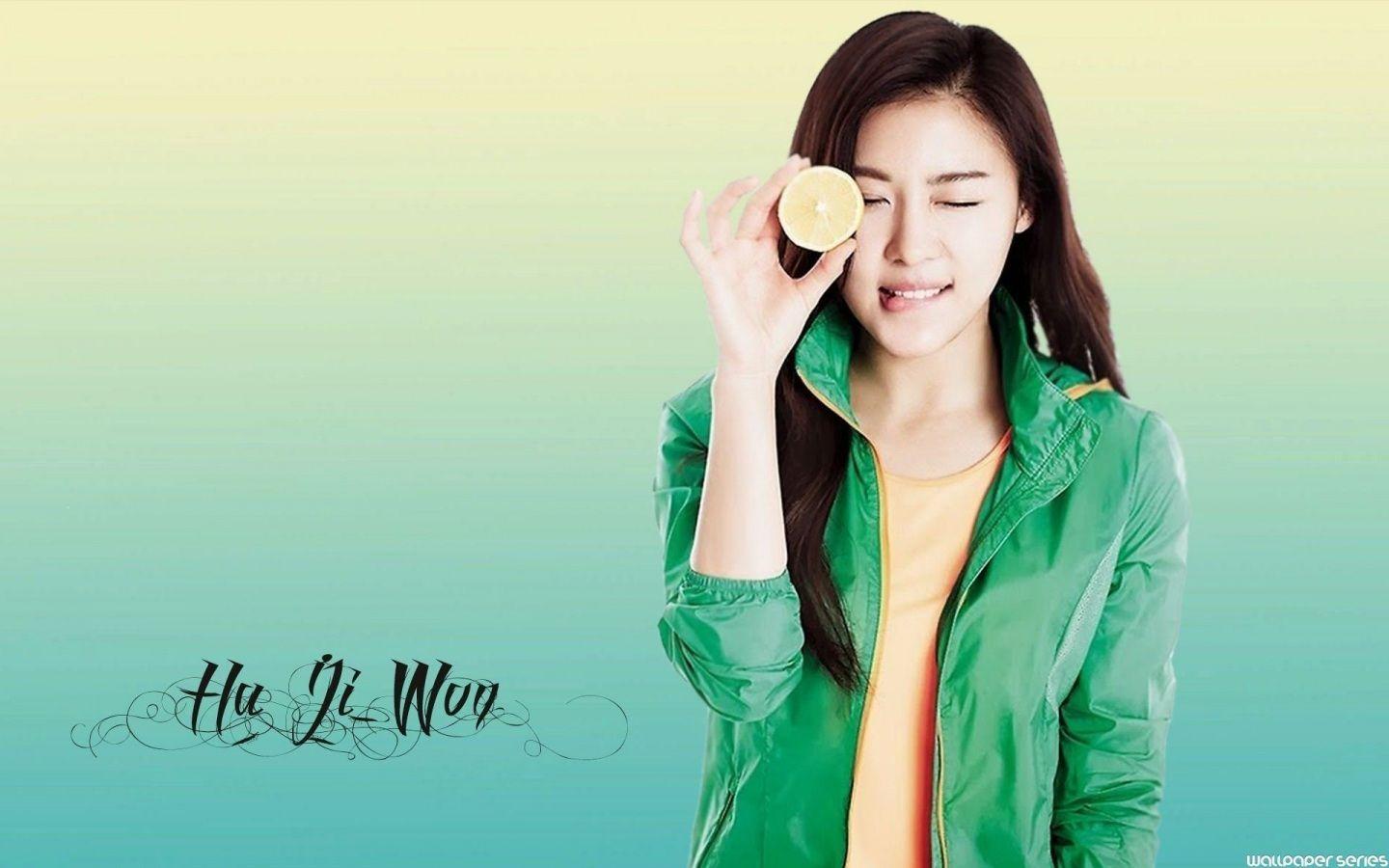 1440x900 Ha Ji Won Wallpaper