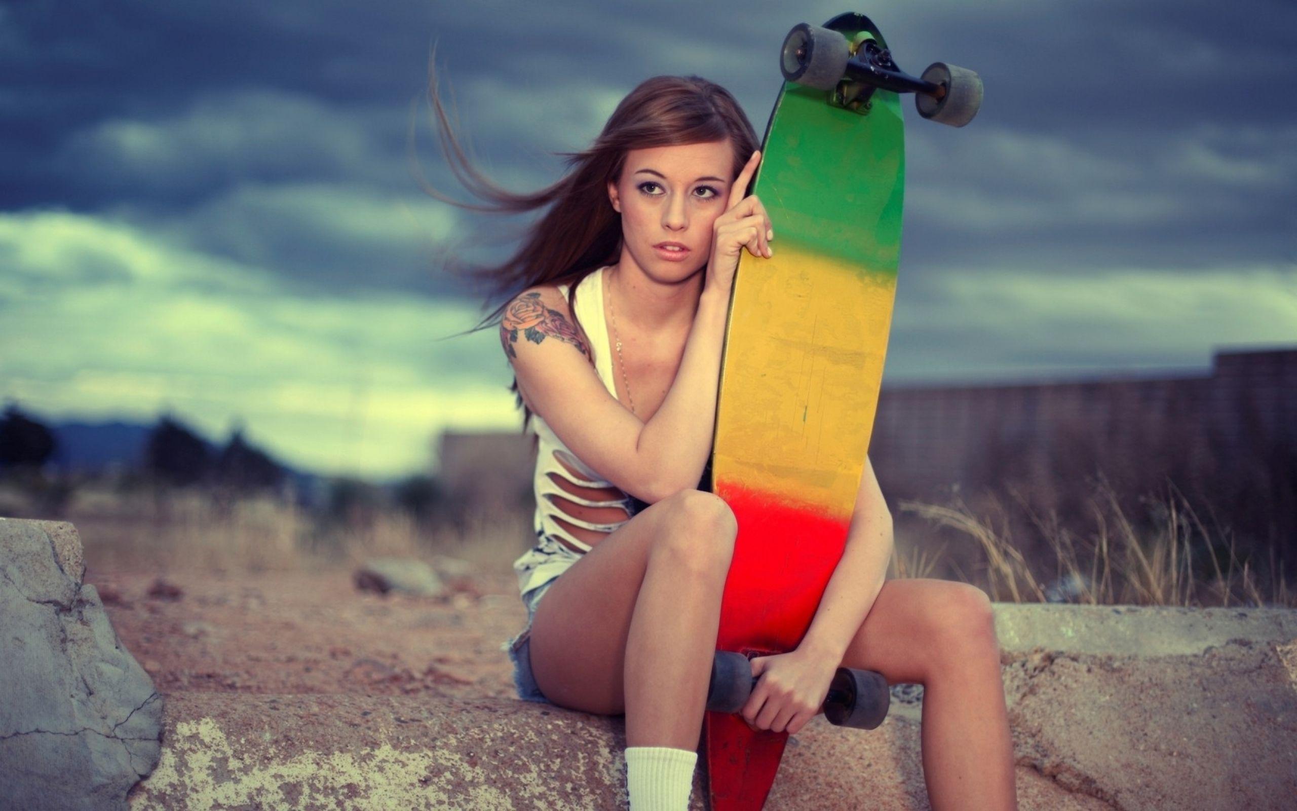 2560x1600 Girl Skateboard Wallpaper