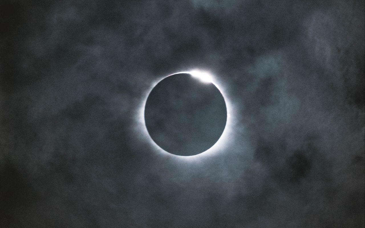 1280x800 Download wallpaper 1280x800 eclipse, full moon, moon, sun, sky