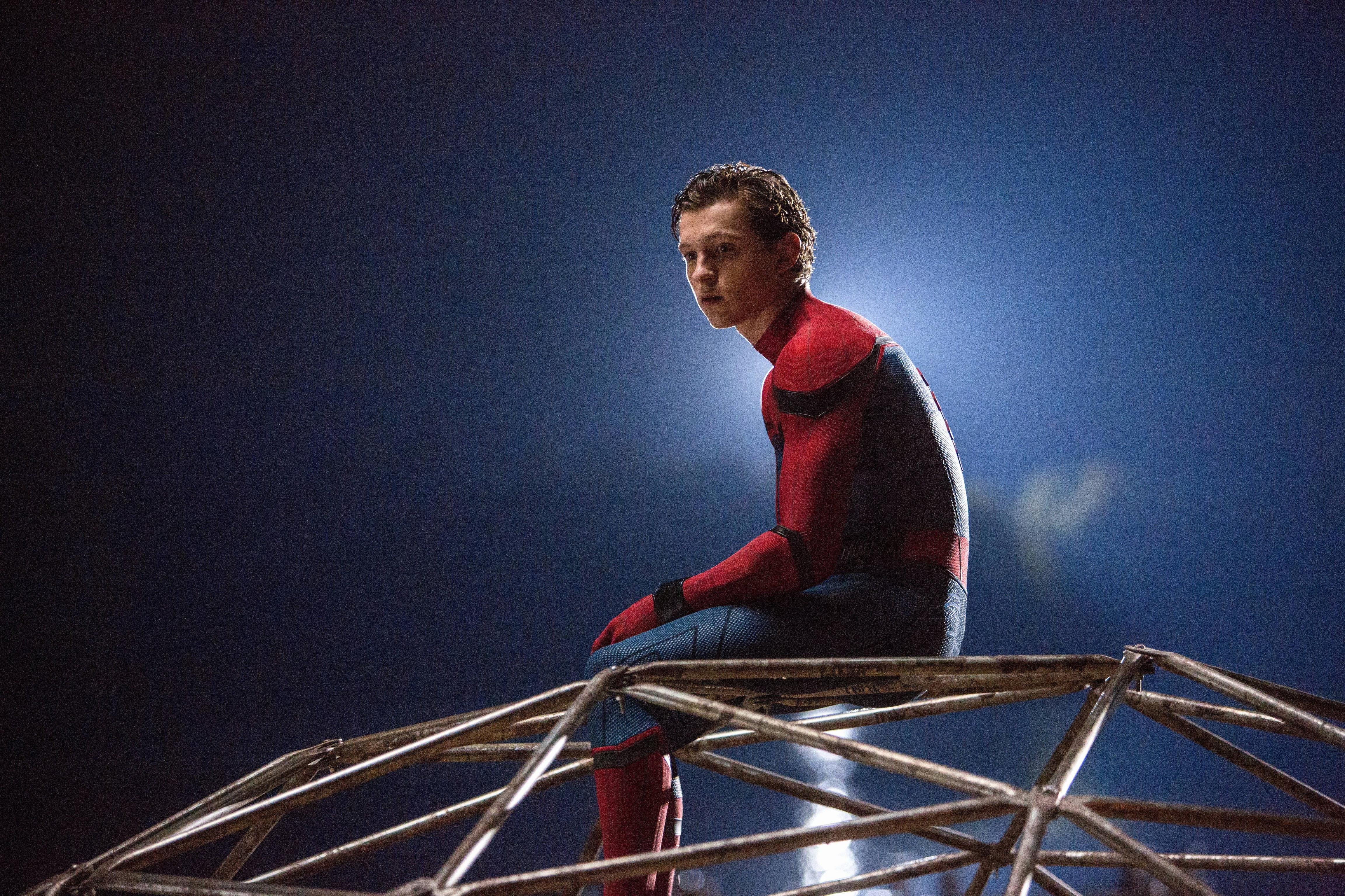 4608x3072 Tom Holland Wallpaper