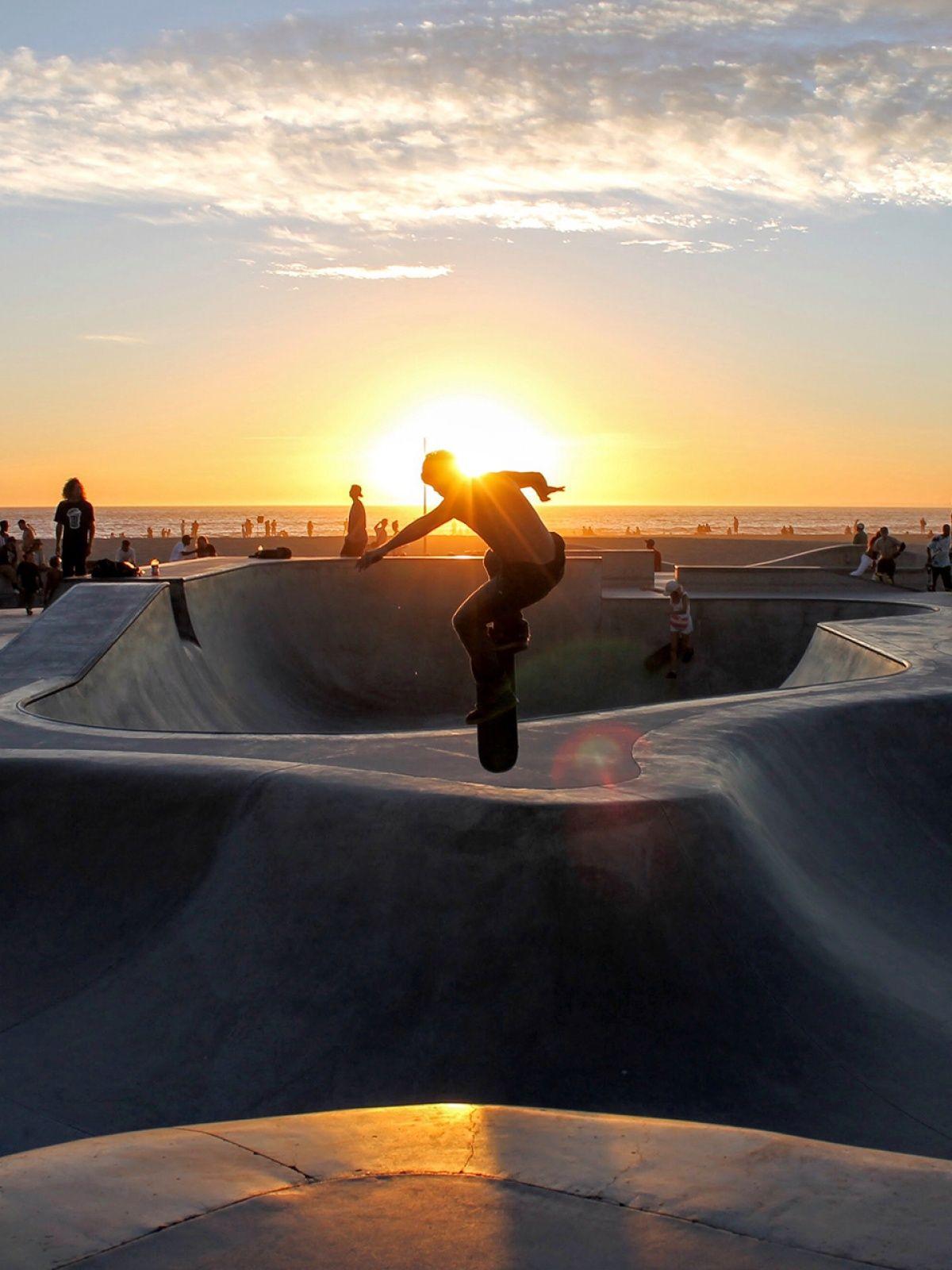 1200x1600 Venice Beach And Boardwalk Mobile Wallpaper