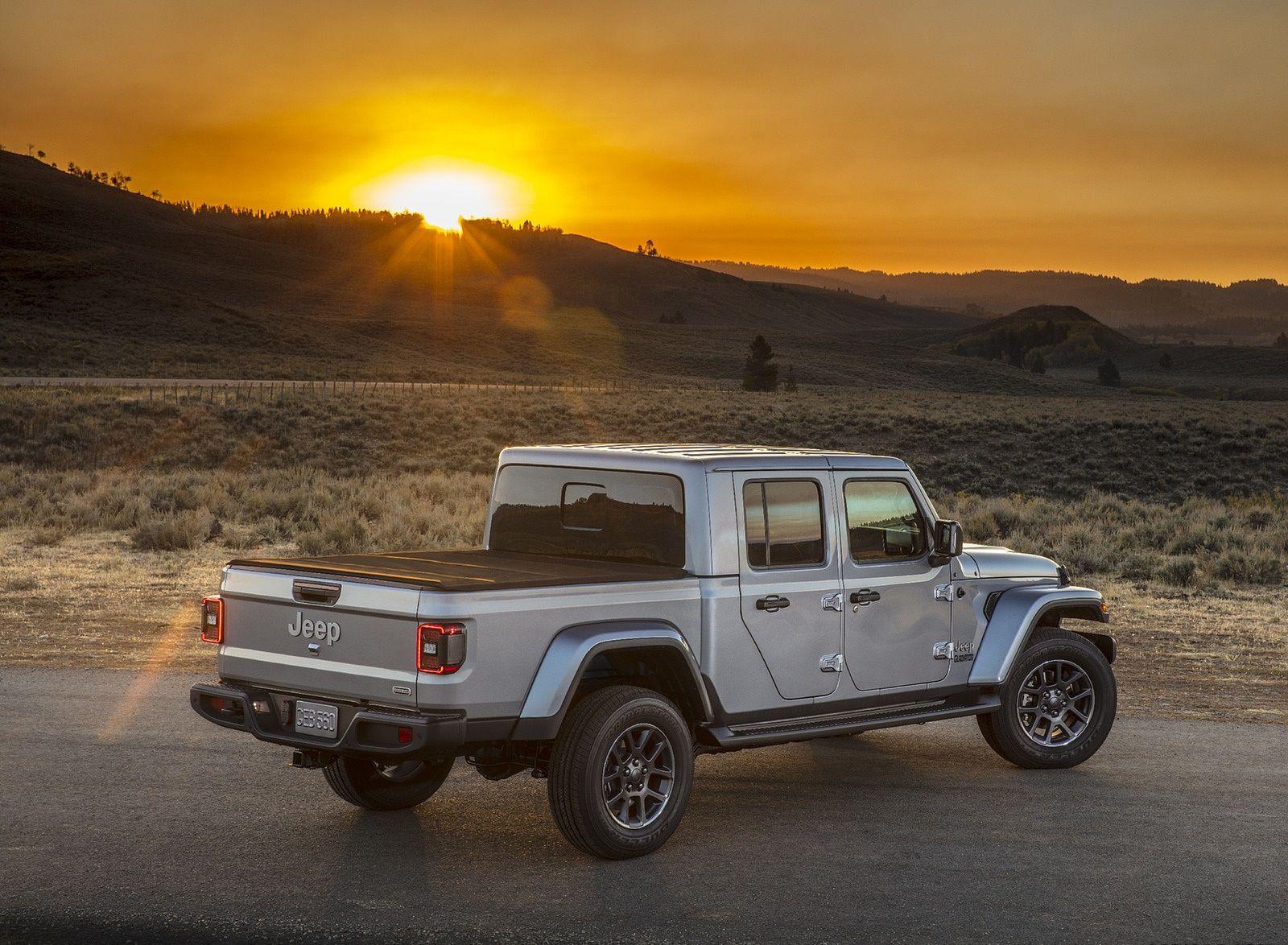 1600x1174 Jeep Gladiator Overland Rear Three Quarter Wallpaper 117