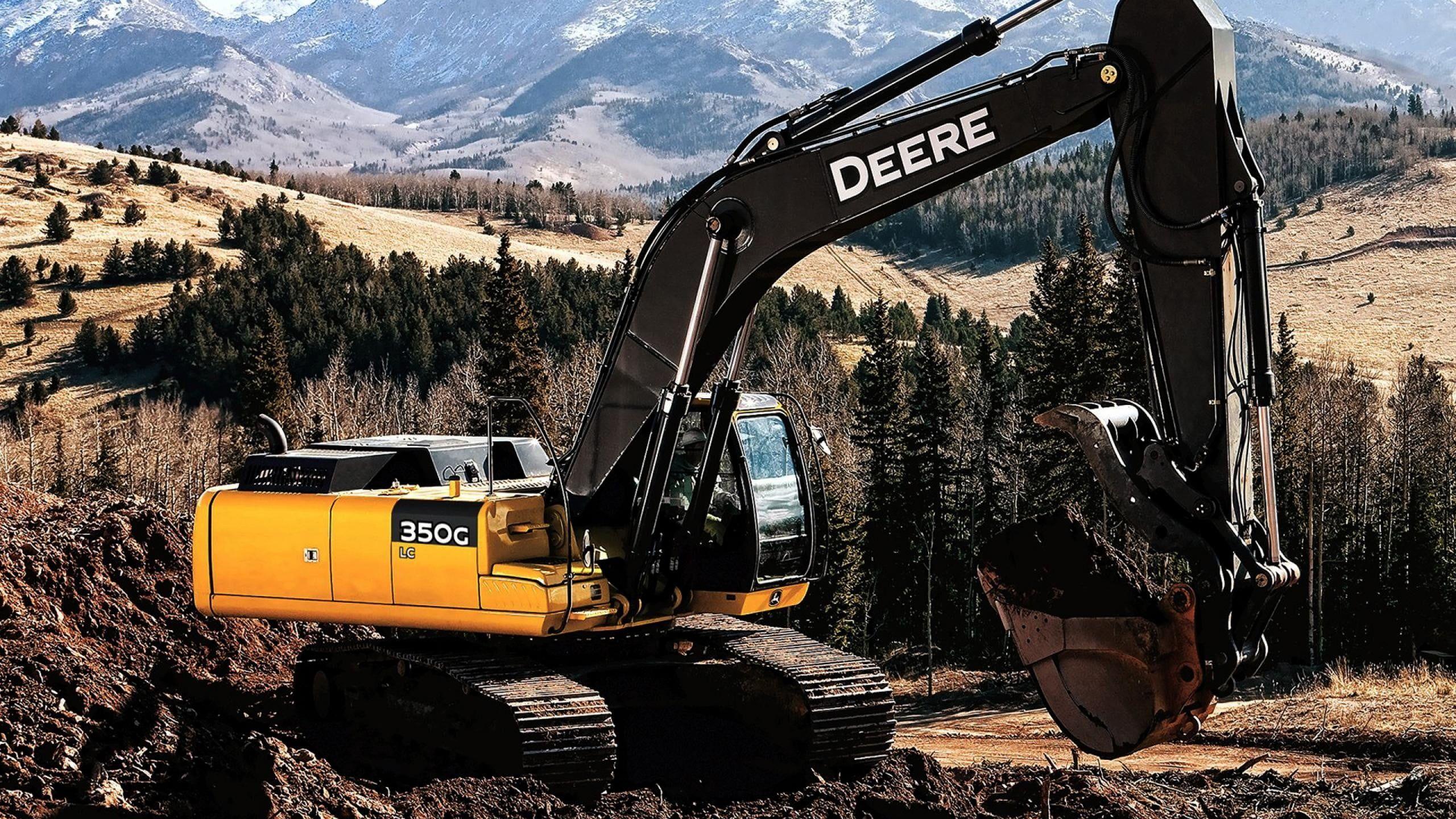 2560x1440 Yellow and black John Deere excavator, construction vehicles HD wallpaper