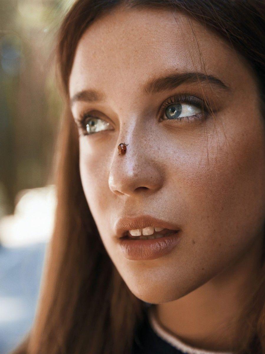 900x1200 Maria Pedraza wallpaper