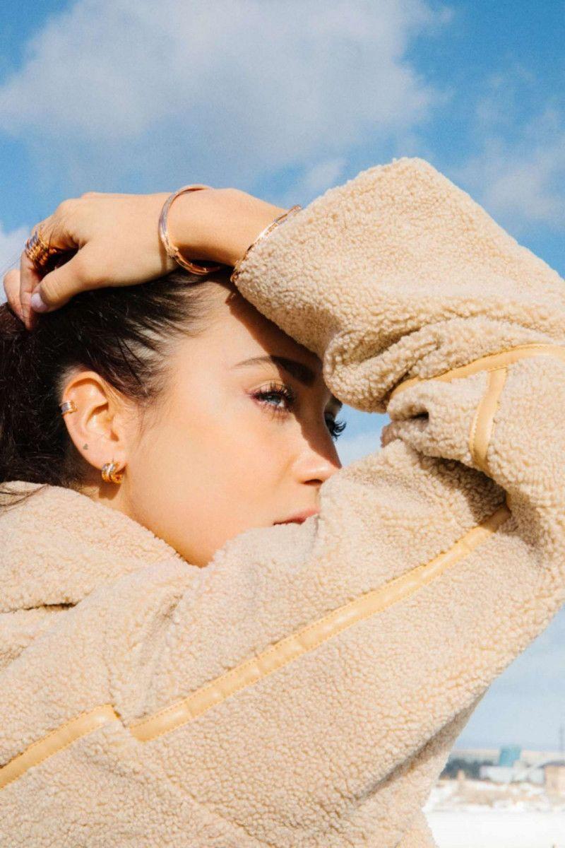 800x1200 Maria Pedraza Wallpaper