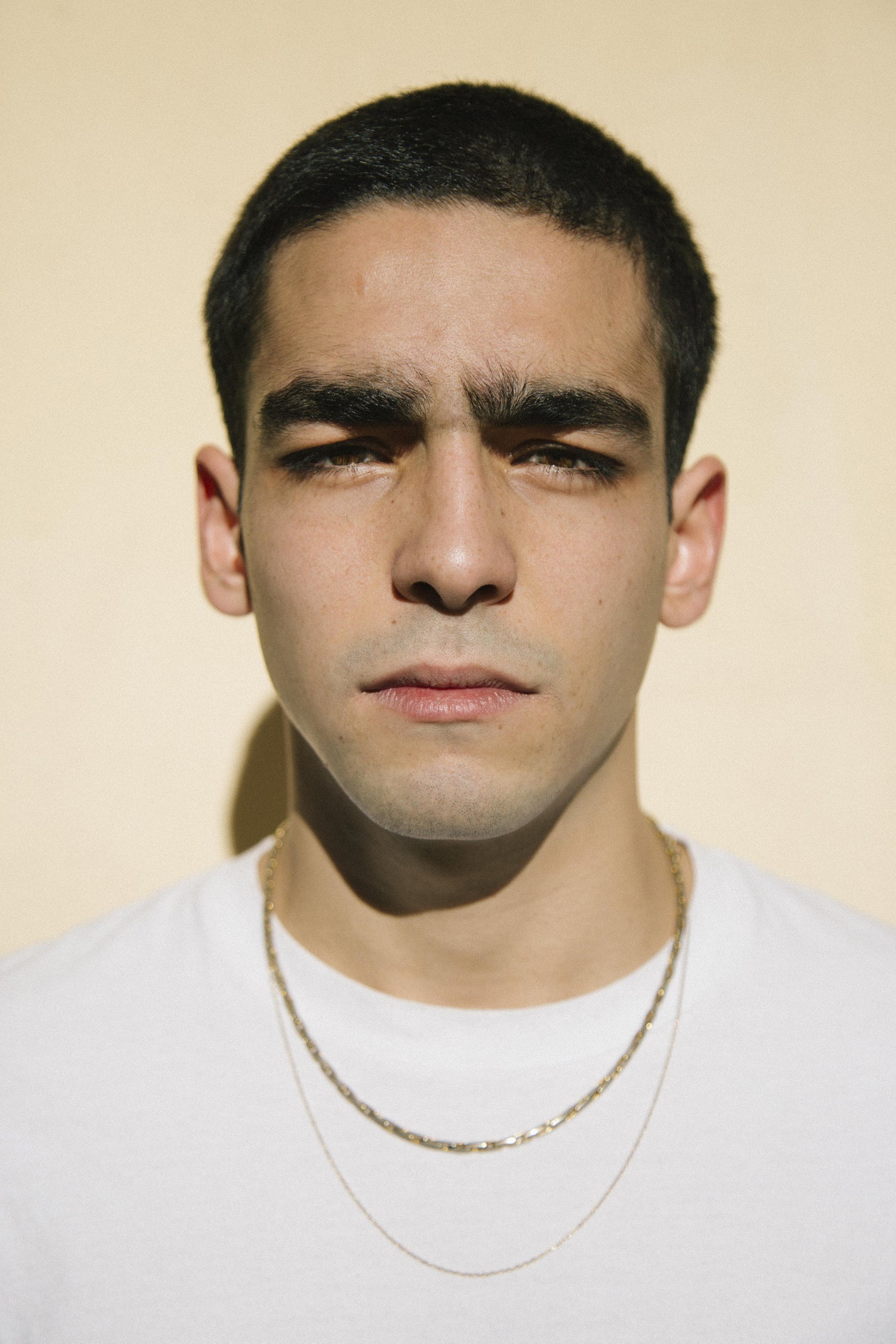 1900x2850 Omar AYUSO : Biography and movies