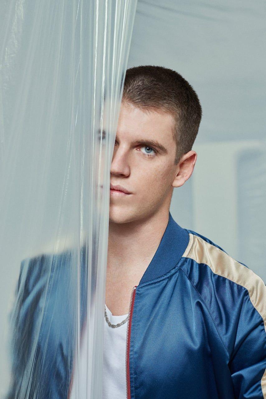 854x1280 Guzmán. Miguel Bernardeau em 2020. Celebridades masculinas