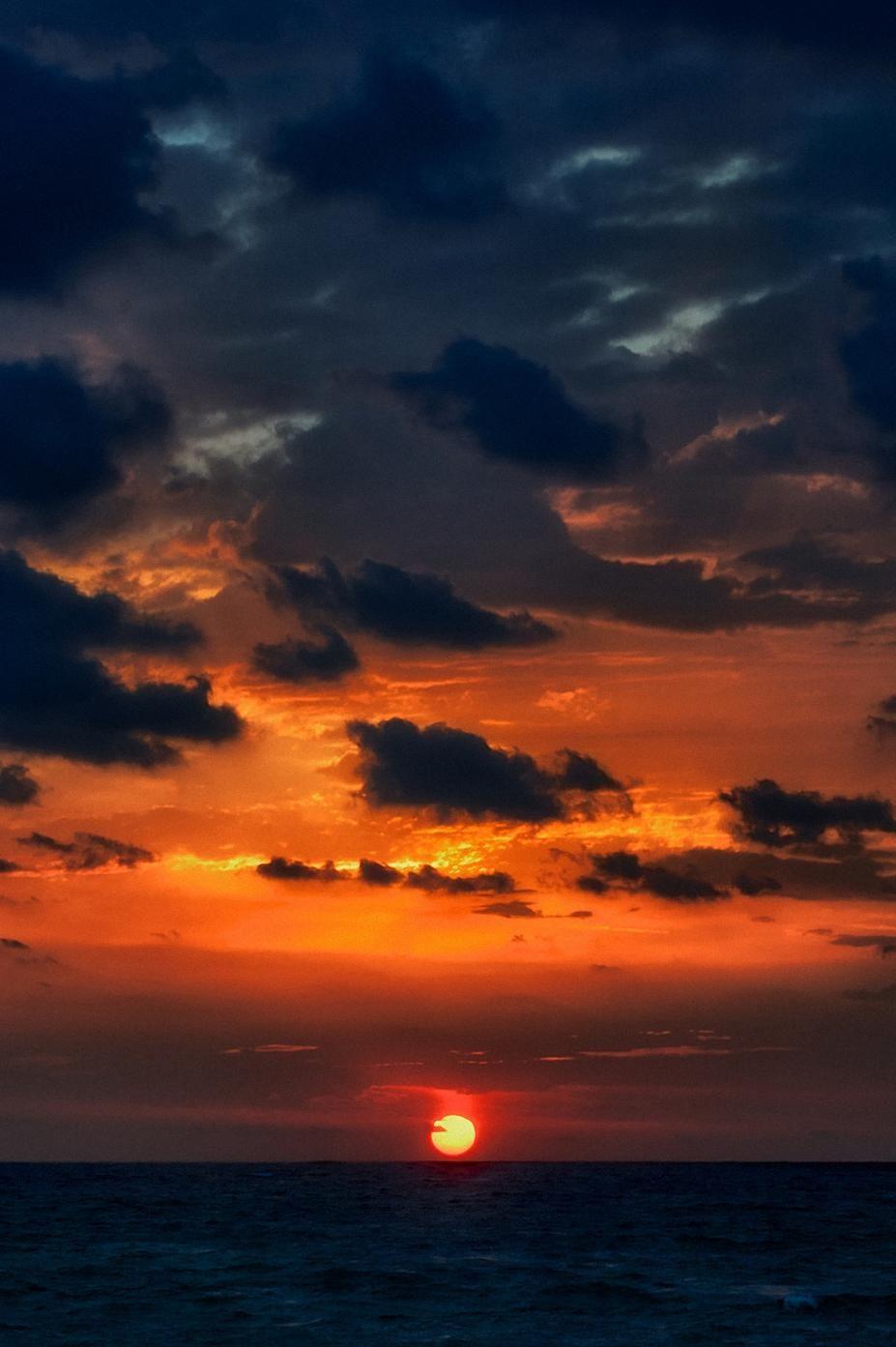 927x1393 Mobile HD Wallpaper