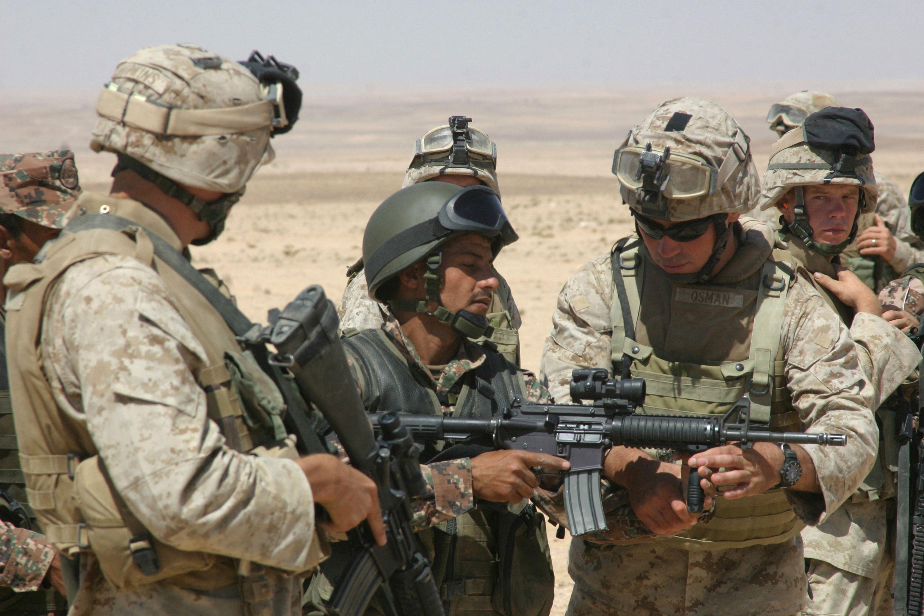 Американские военные в сирии. Американские военные. Американский спецназ. Спецподразделения армии США. Оружие армии США В Ираке.