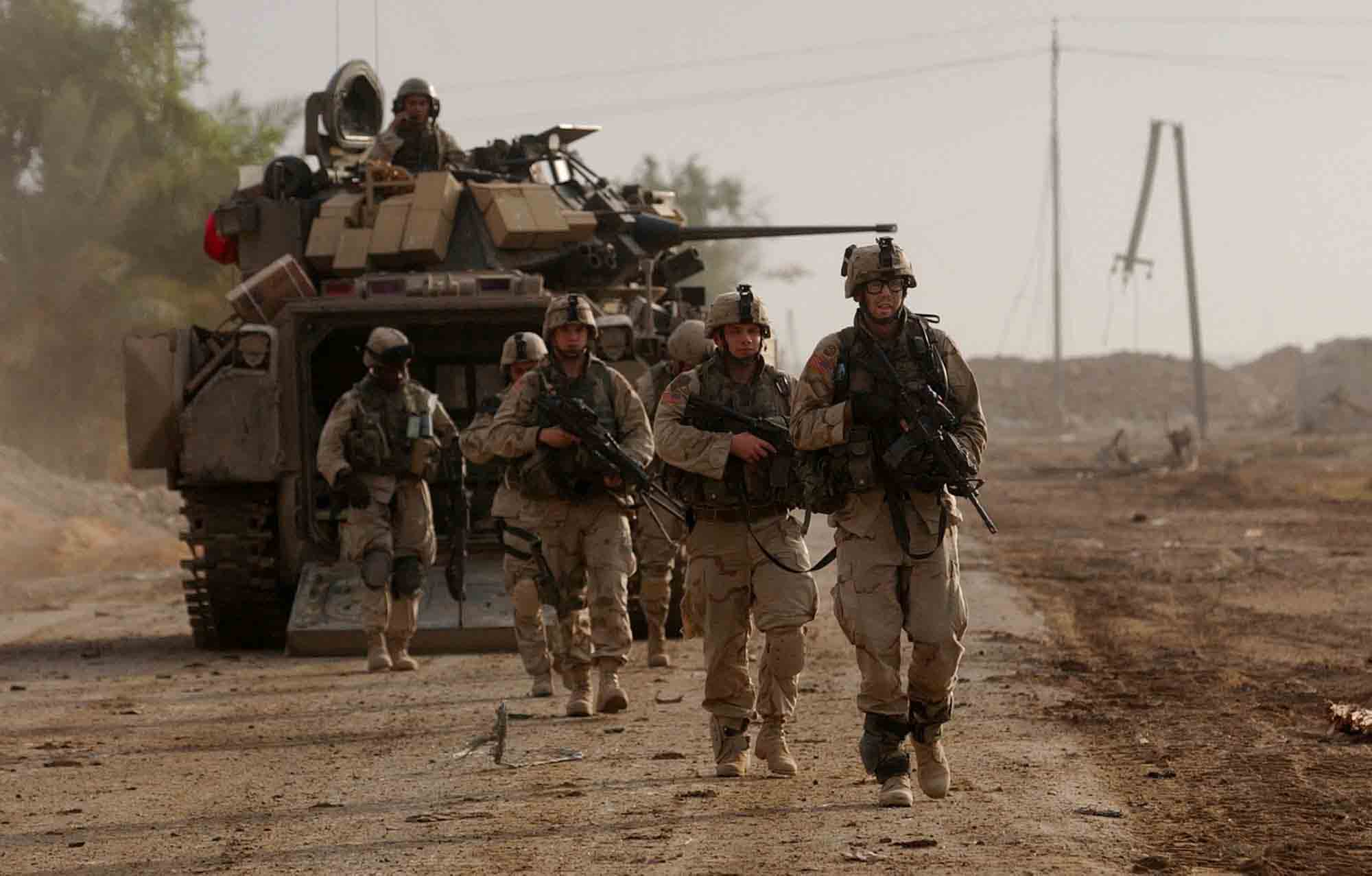 2000x1277 Marines in Combat Wallpaper