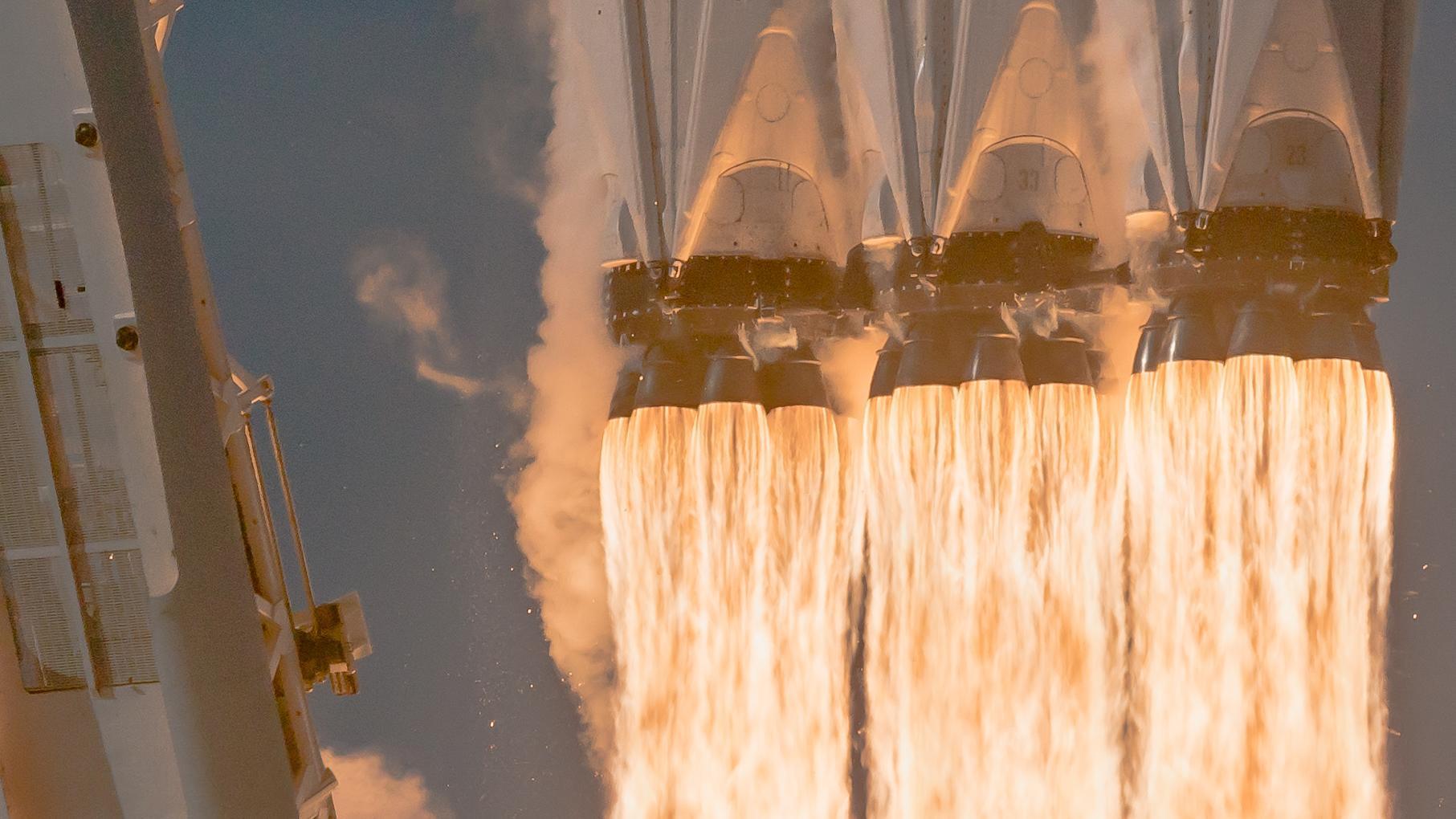 1813x1020 Falcon 9 Wallpaper