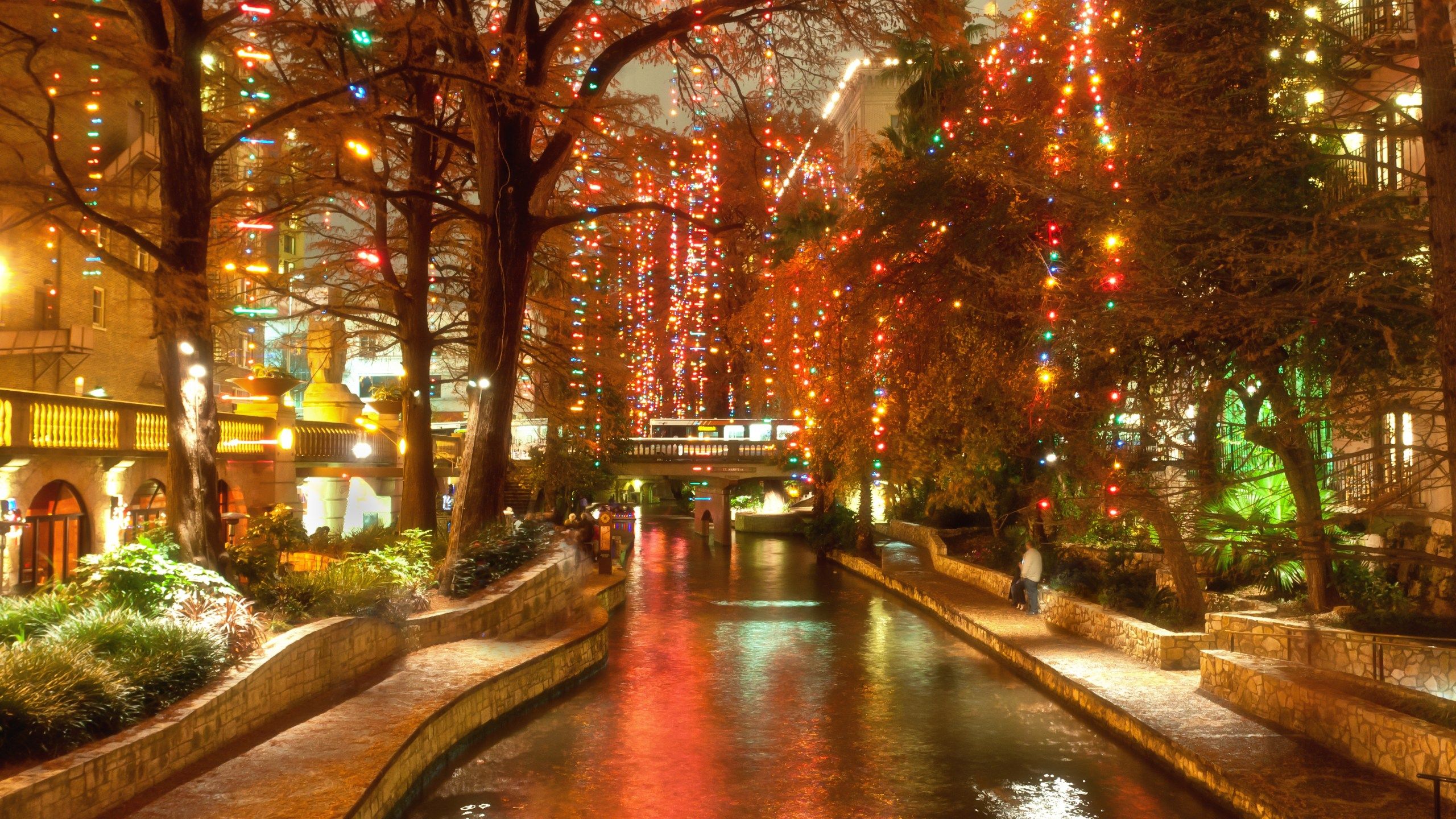 2560x1440 Ranked: San Antonio River Walk among top Christmas traditions in nation