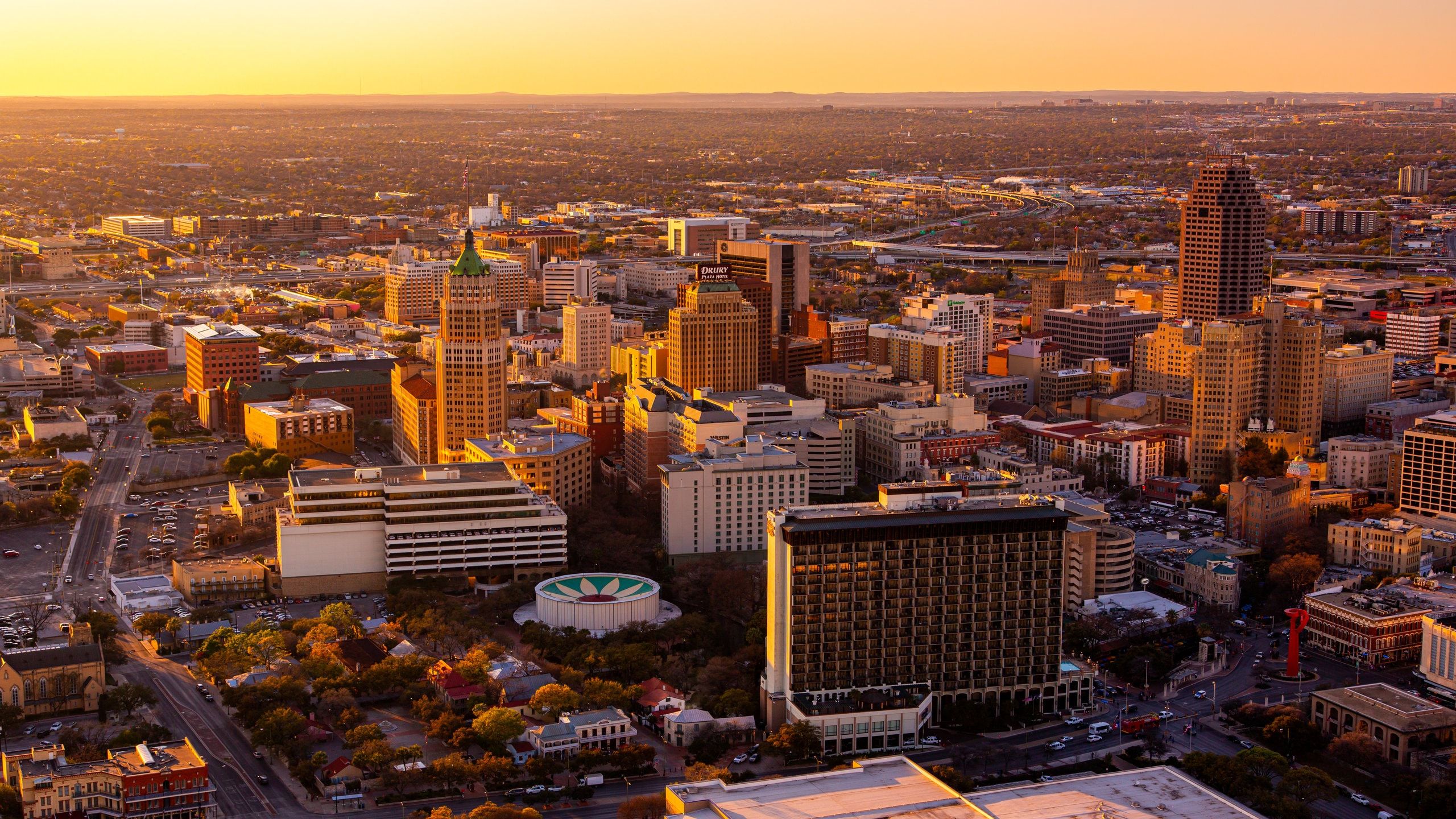 2560x1440 What are the top things to do in San Antonio?