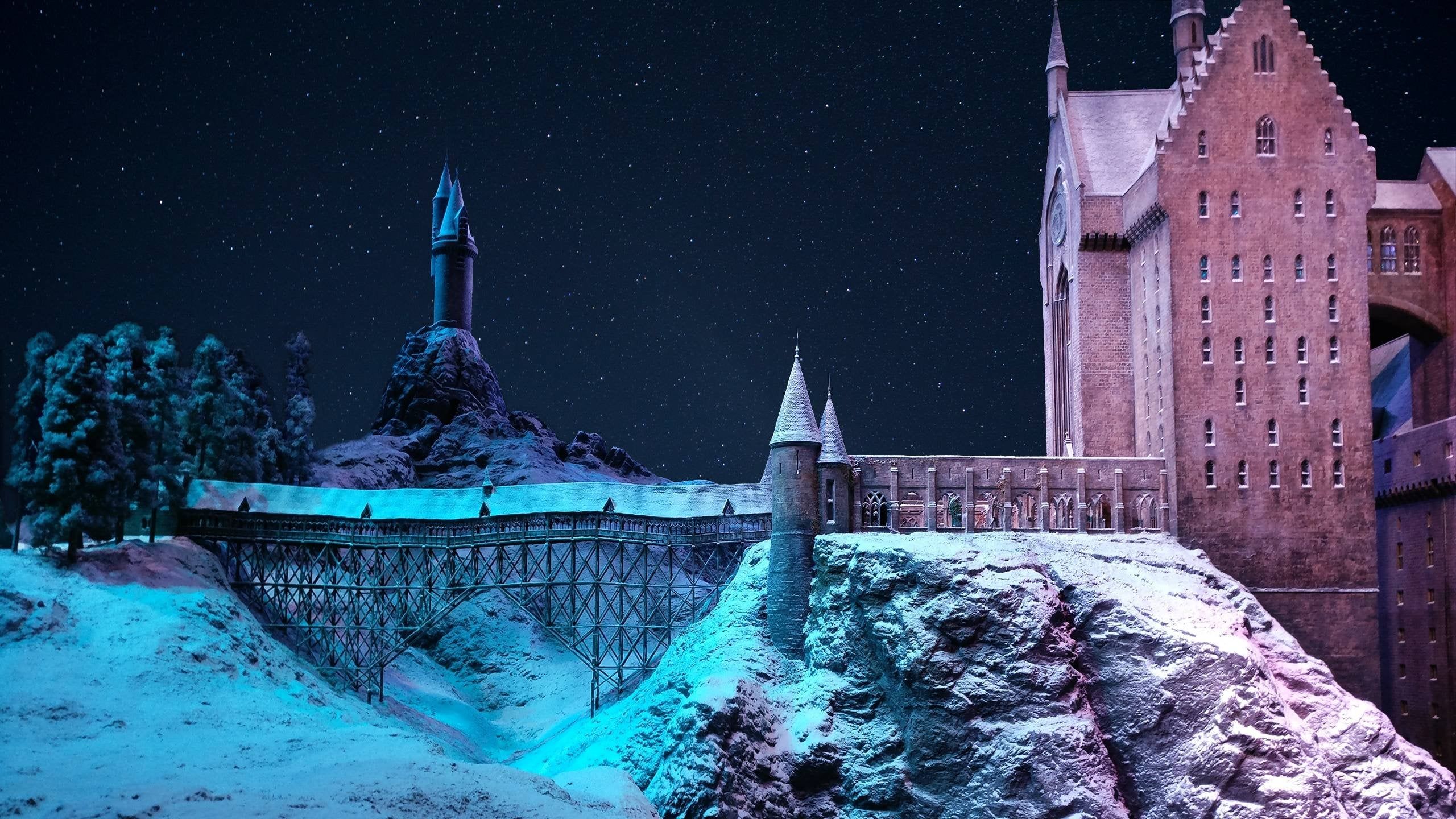 2560x1440 Hogwarts in the Snow Wallpaper