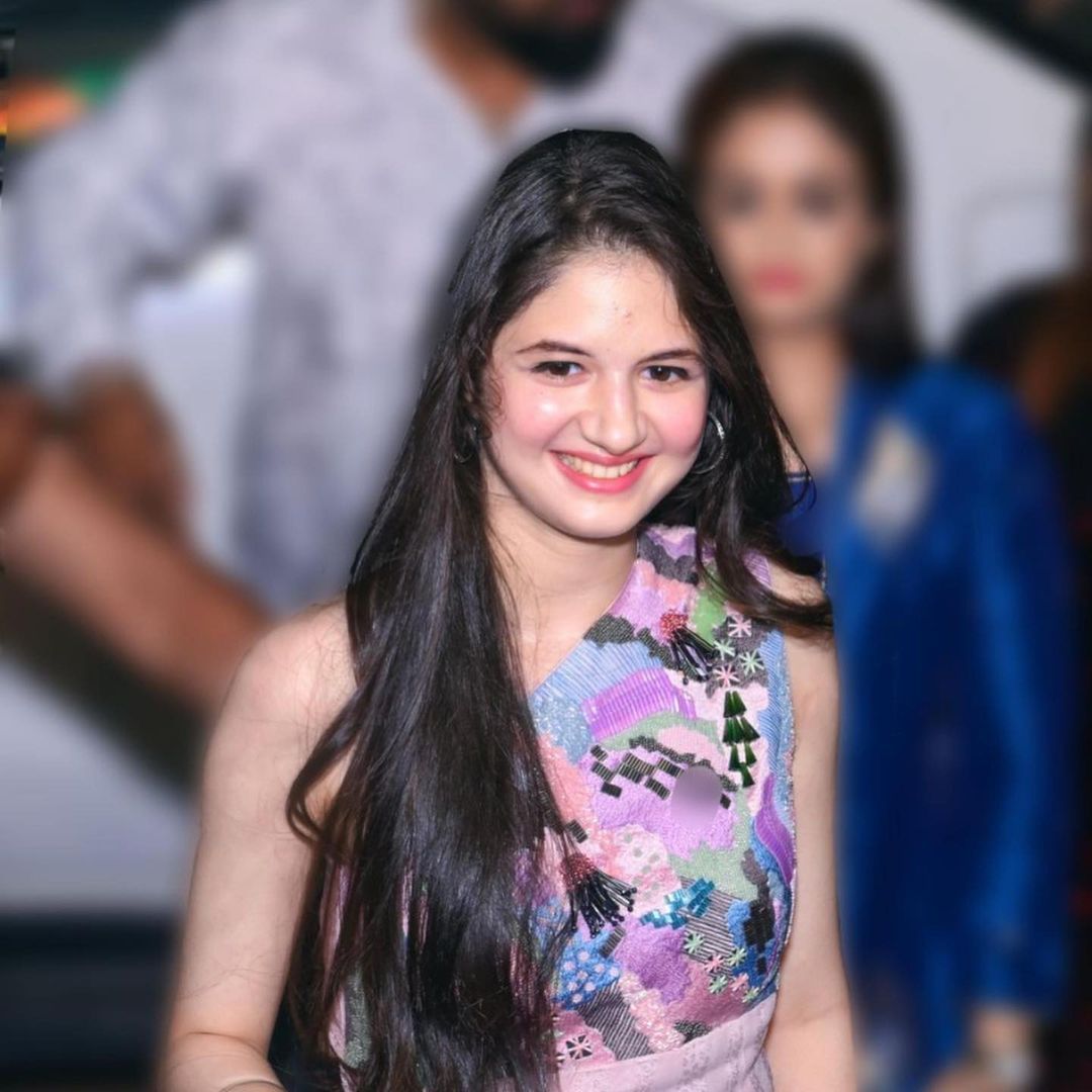 1080x1080 Harshaali Malhotra Wallpaper