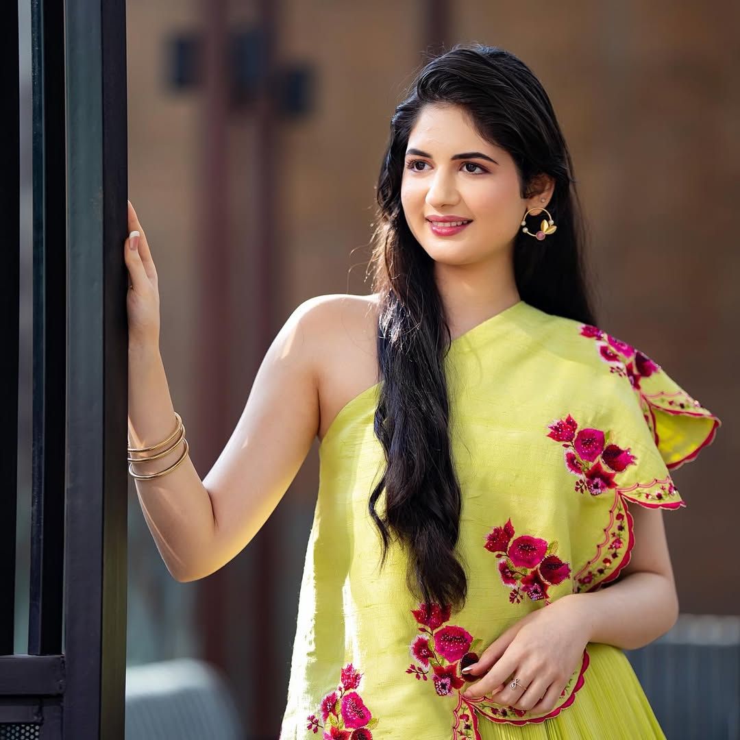 1080x1080 Harshaali Malhotra -క్యూట్ నెస్ తో కట్టిపడేస్తున్న బాలయ్య కూతురు