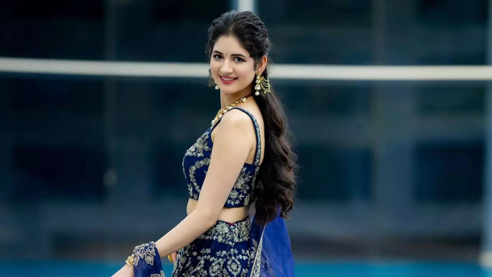 1600x900 Harshaali Malhotra In Raw Silk Blue Lehenga, 'बजरंगी भाईजान' वाली 'मुन्नी' 10 साल बाद हो गई है और भी सुंदर, नीले लहंगे में हर्षाली ने दिखाया चांद-सा मुखड़ा