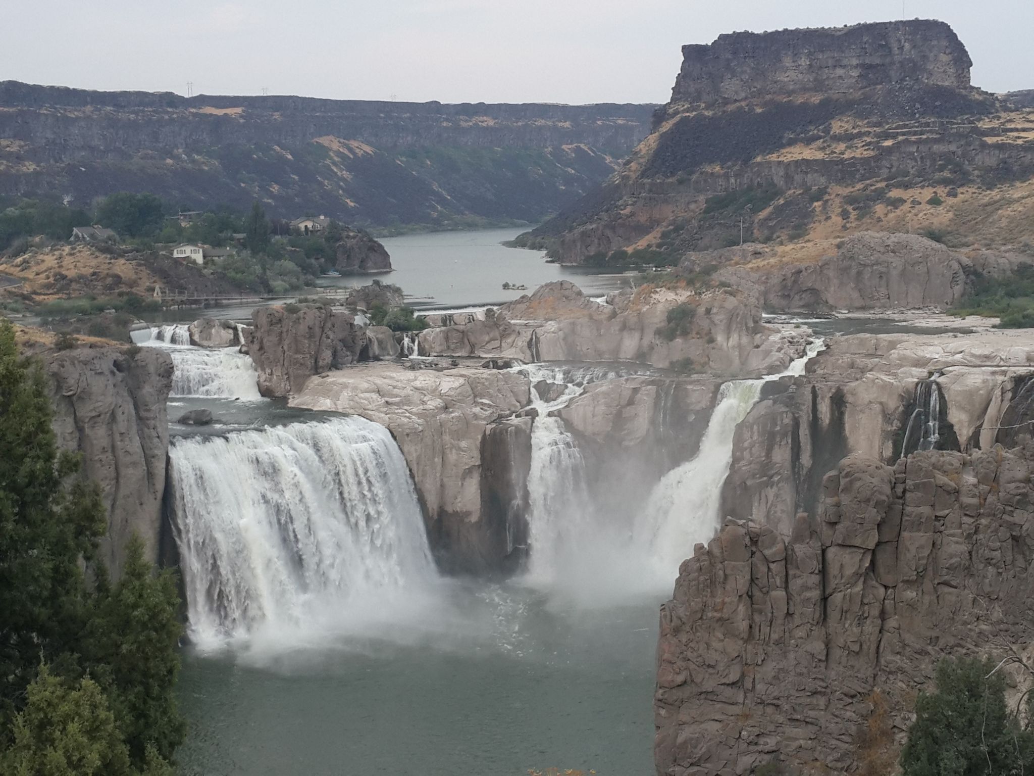 2048x1536 Waterfalls in Idaho