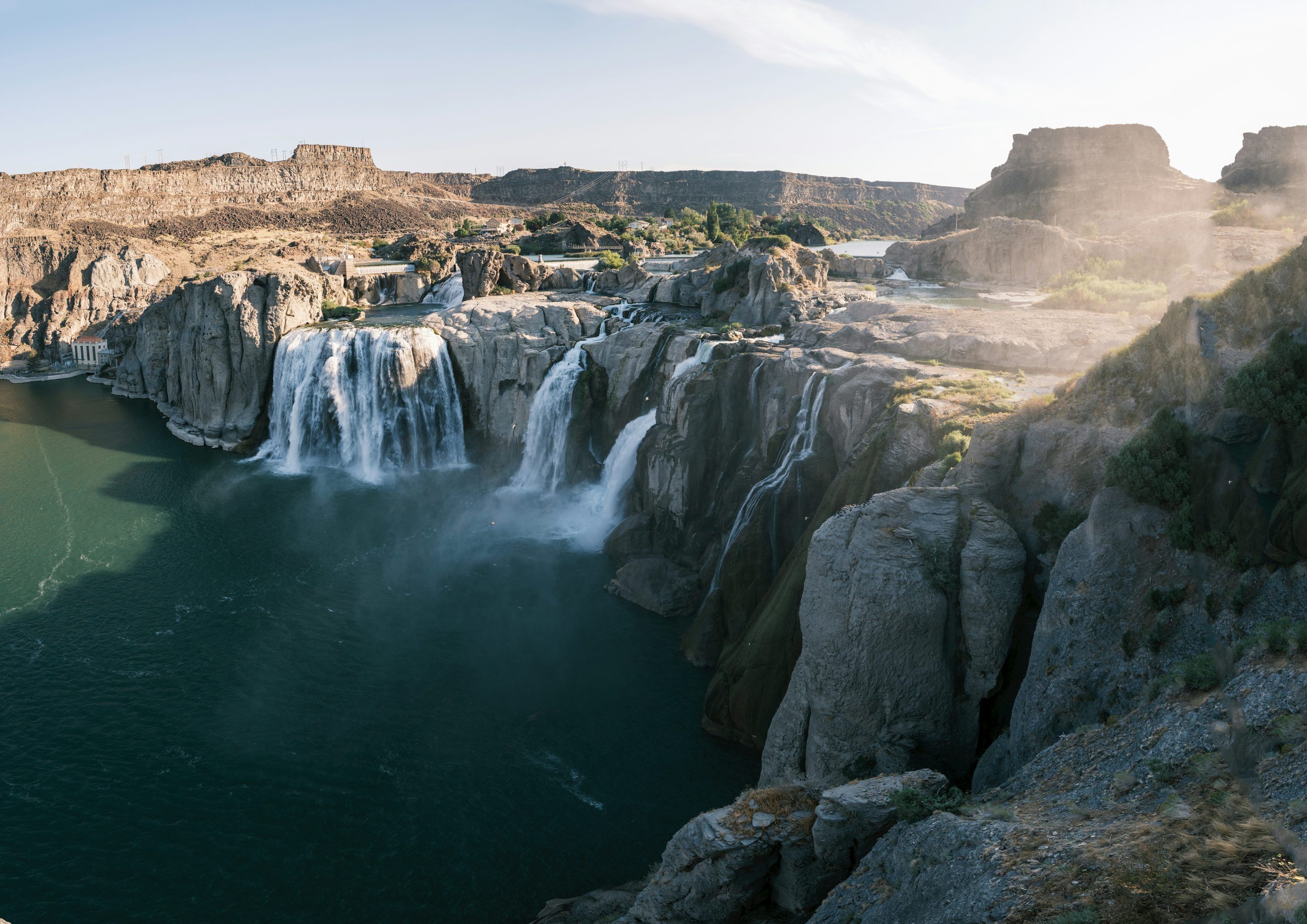 3000x2122 A waterfall over a cliff photo