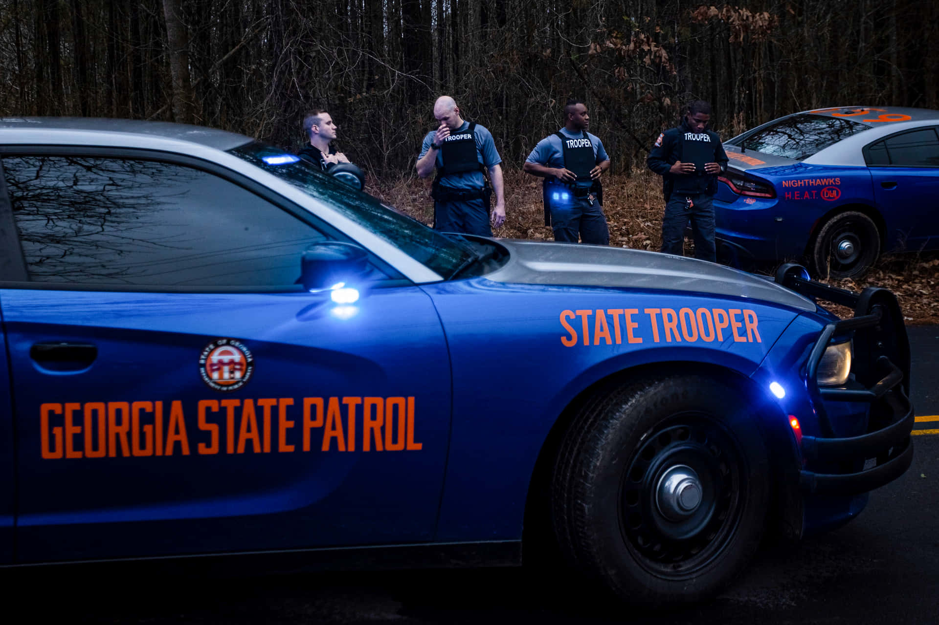 1920x1279 Download A Blue Police Car With A Blue Light On It