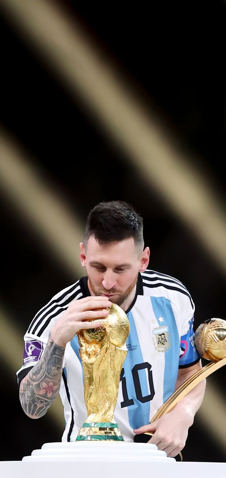 736x1553 Messi 4k Phone World Cup Wallpaper