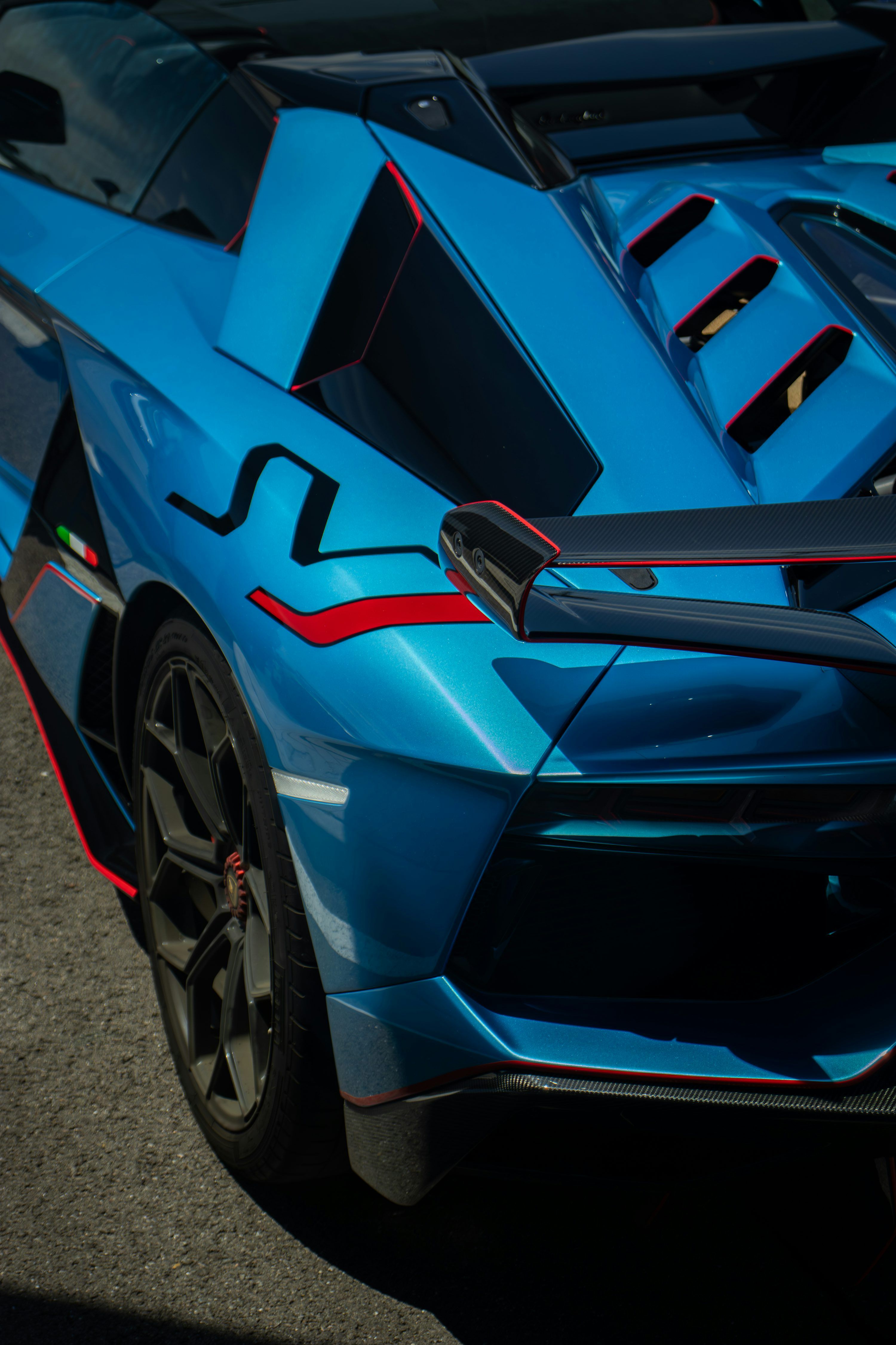 3000x4500 A Close Up View Of A Bright Blue Lamborghini. Photo