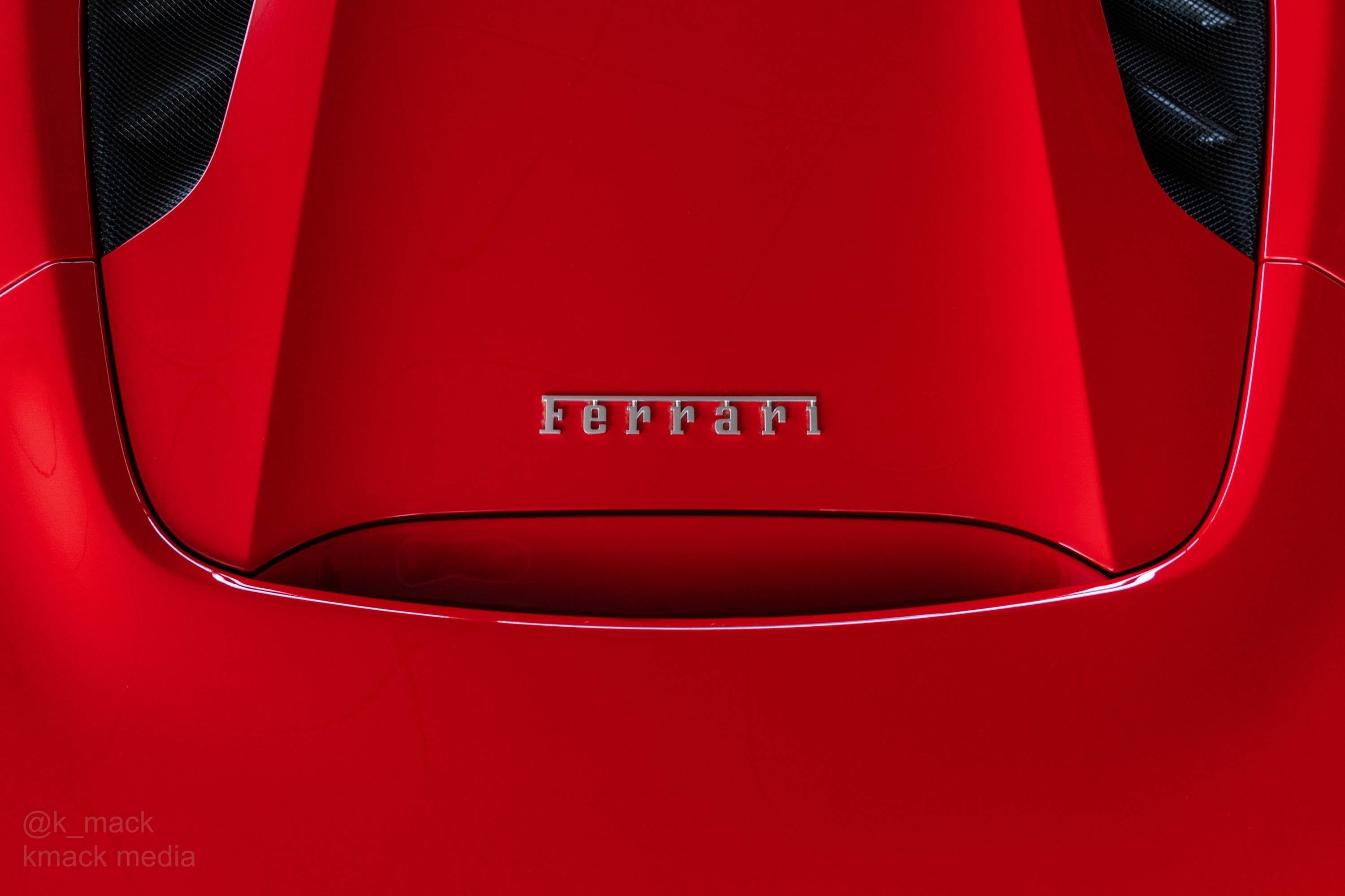 3000x2000 Ferrari 488 GTB Up Desktop Wallpaper [OC]