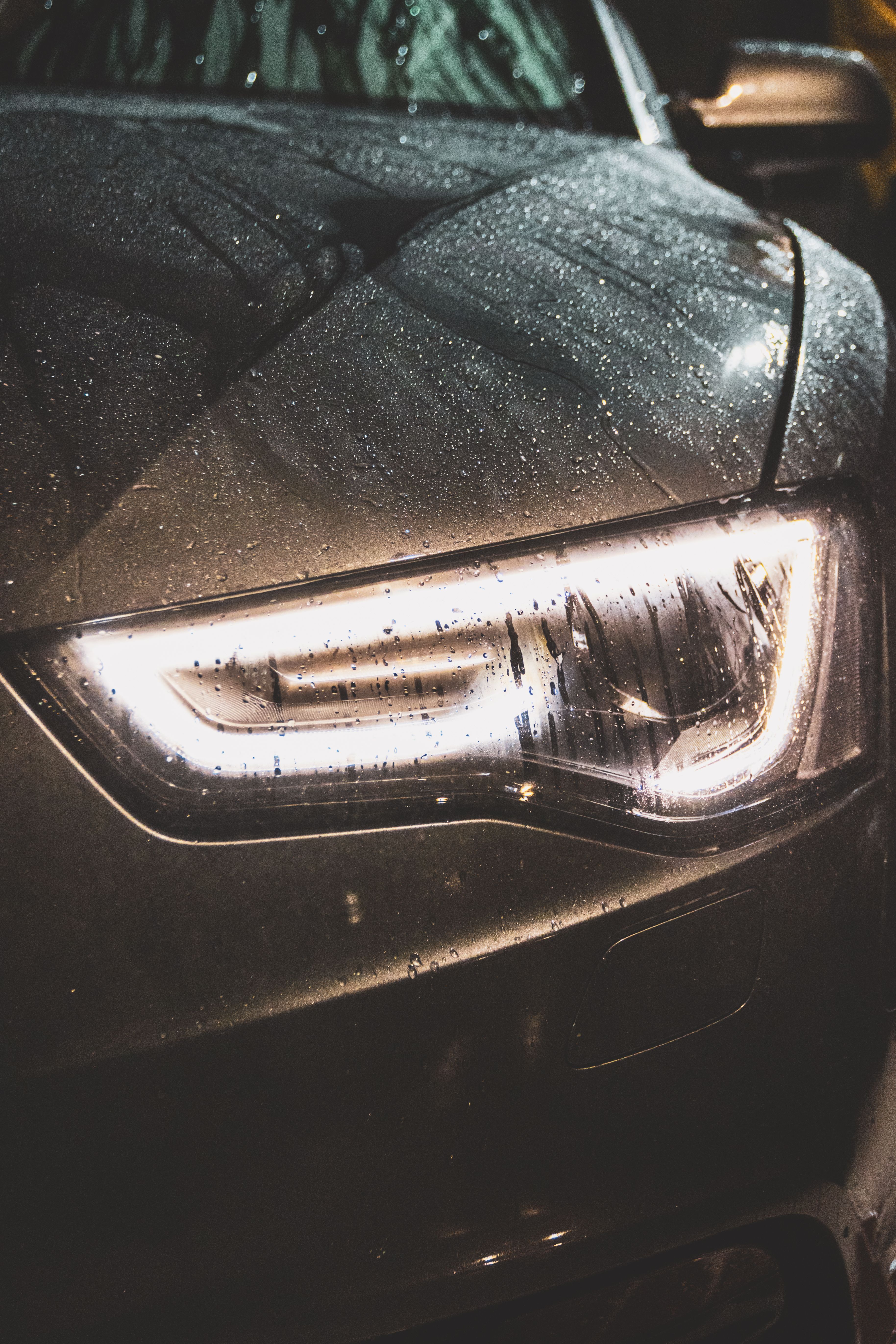 3657x5486 Extreme Close Up Of A Cars Left Front Light · Free