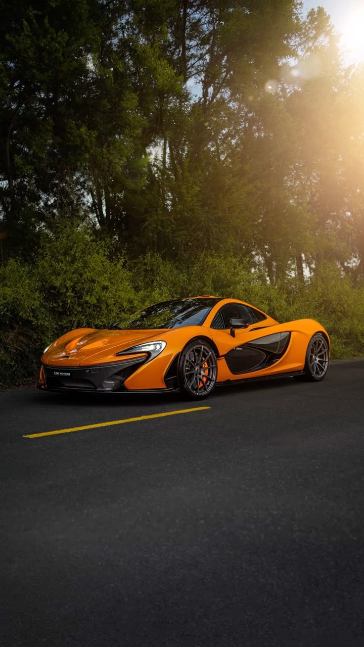 736x1308 McLaren P1. Orange