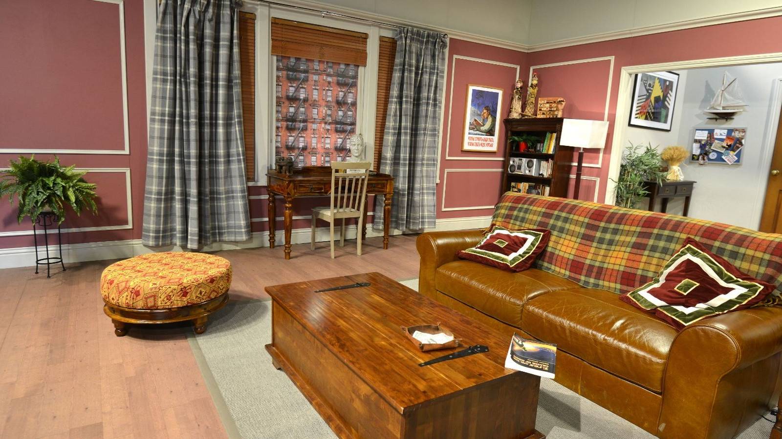 1600x900 Friends: 10 Hidden Details About Ross Geller's Apartment