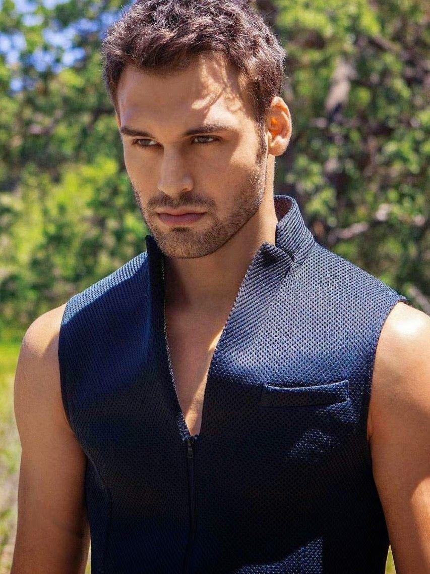 853x1137 Ryan Guzman Wallpaper