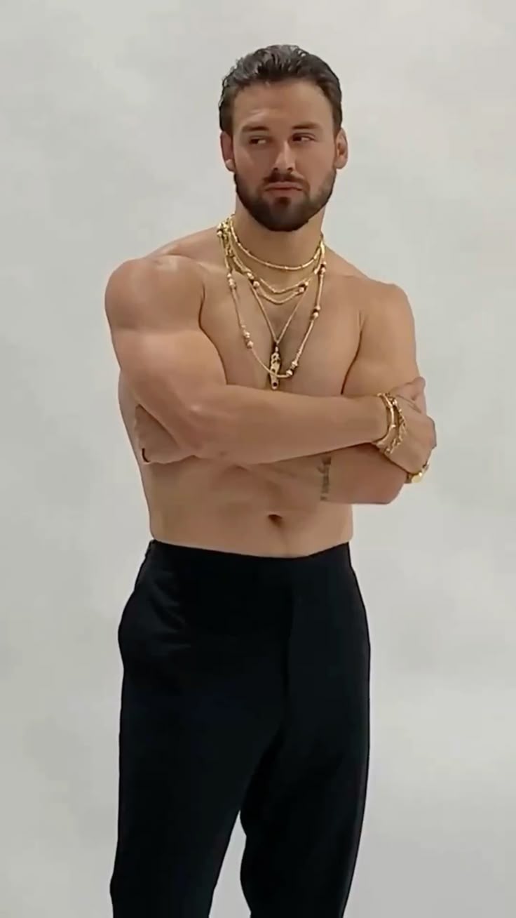 736x1308 ryan guzman