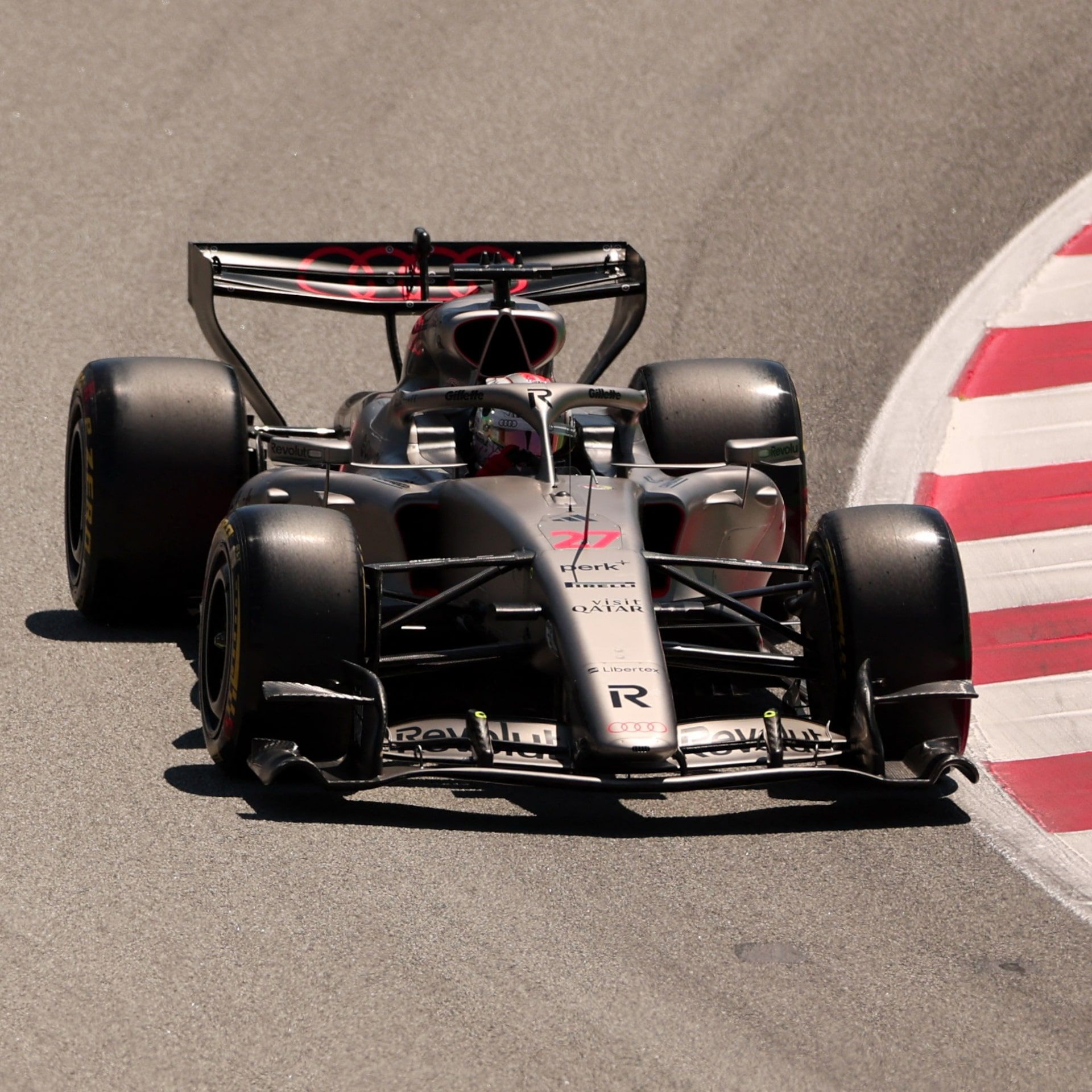 1920x1920 Airborne gravel blamed for Hulkenberg's Barcelona retirement