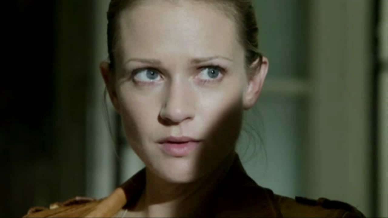 1280x720 Wer (2013).J. Cook as Kate Moore