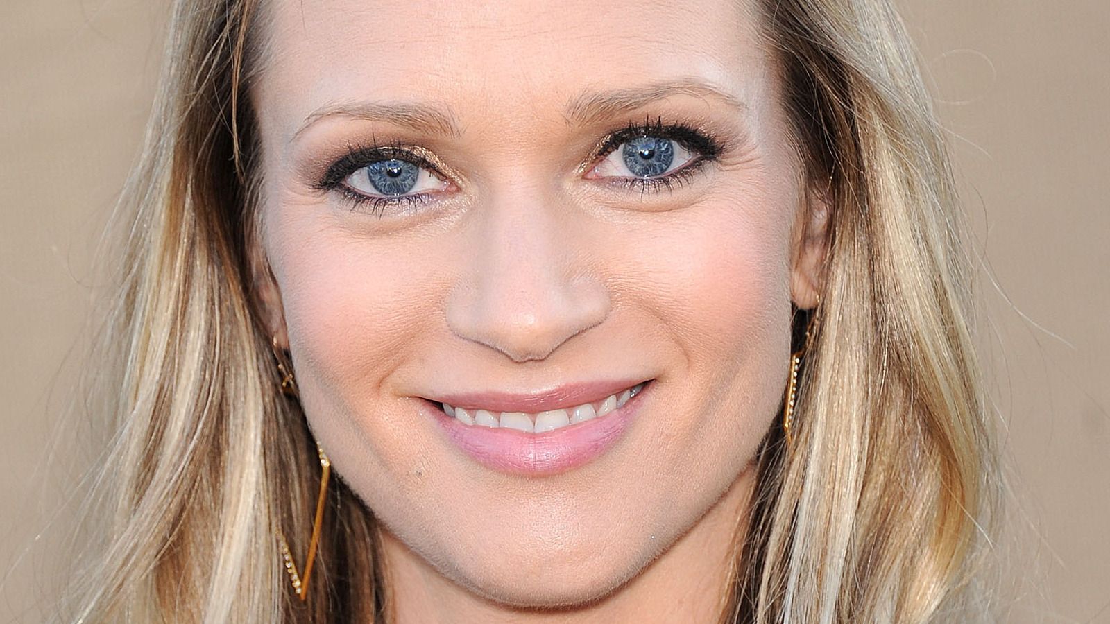 1600x900 The Criminal Minds Cast Made It Easy For A.J. Cook When She Joined In Season 1