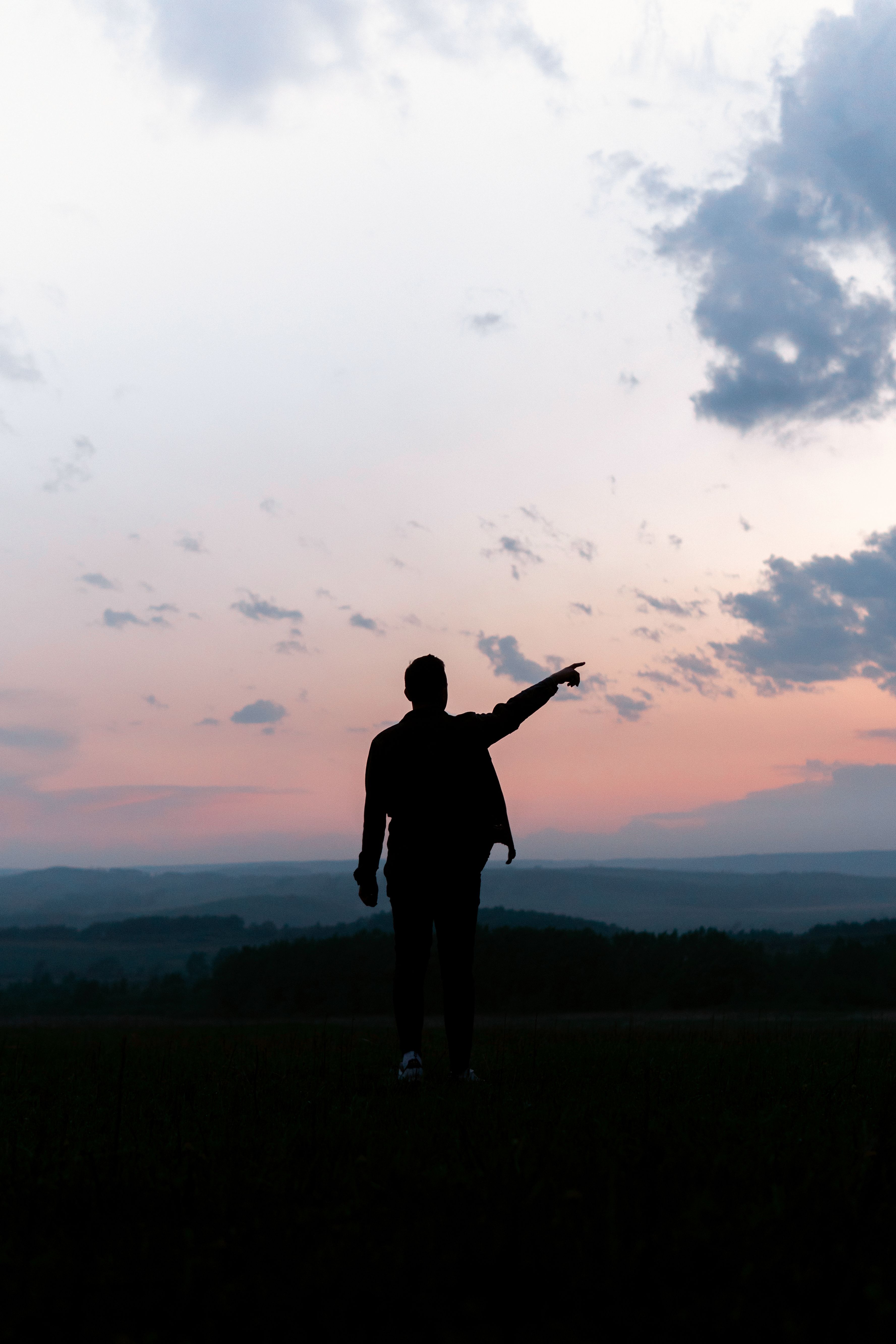 3553x5329 Silhouette of a Man at Dusk · Free
