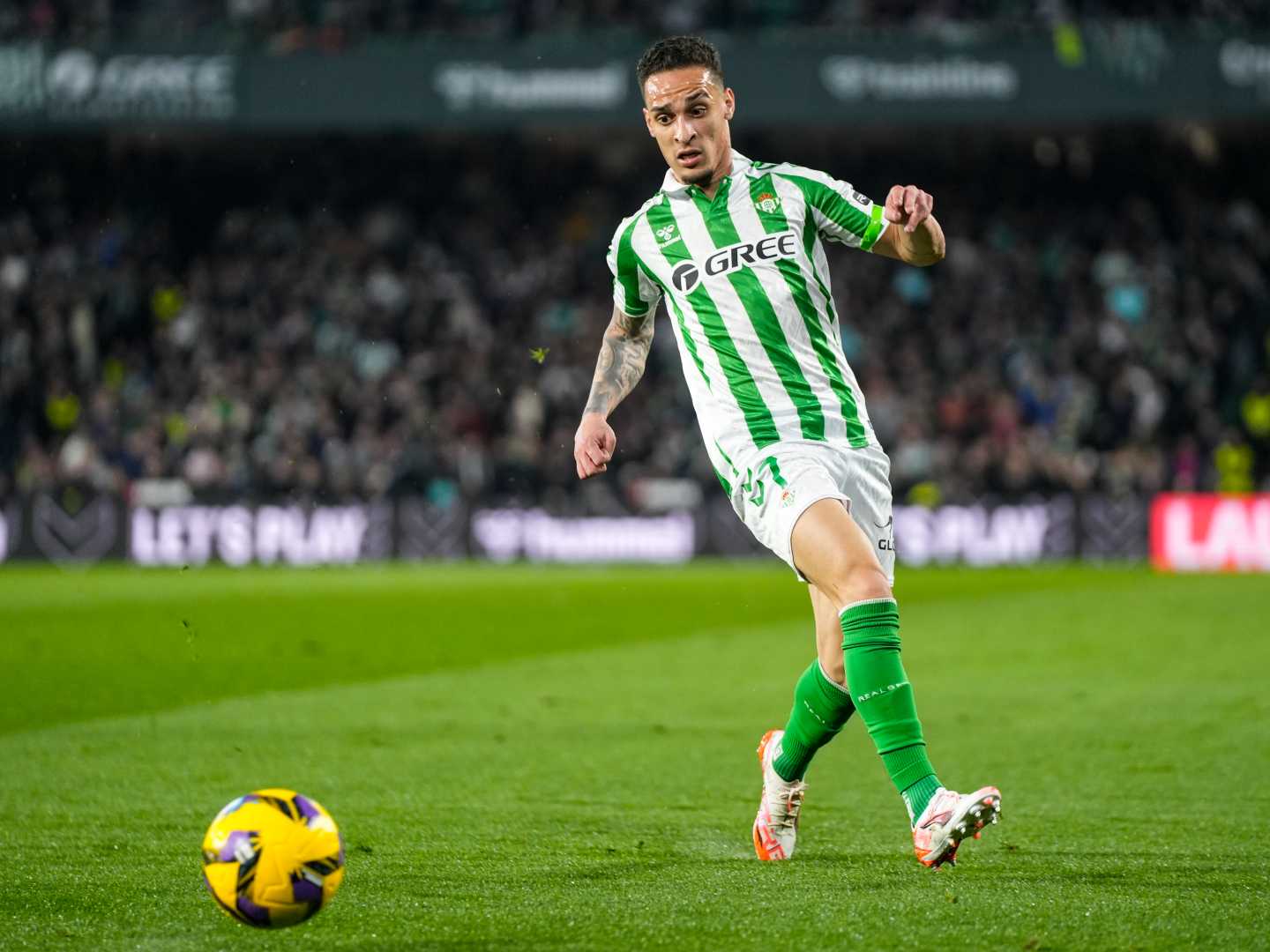 1440x1080 Real Betis boss Manuel Pellegrini makes honest Antony admission as Manchester United loanee stars on debut