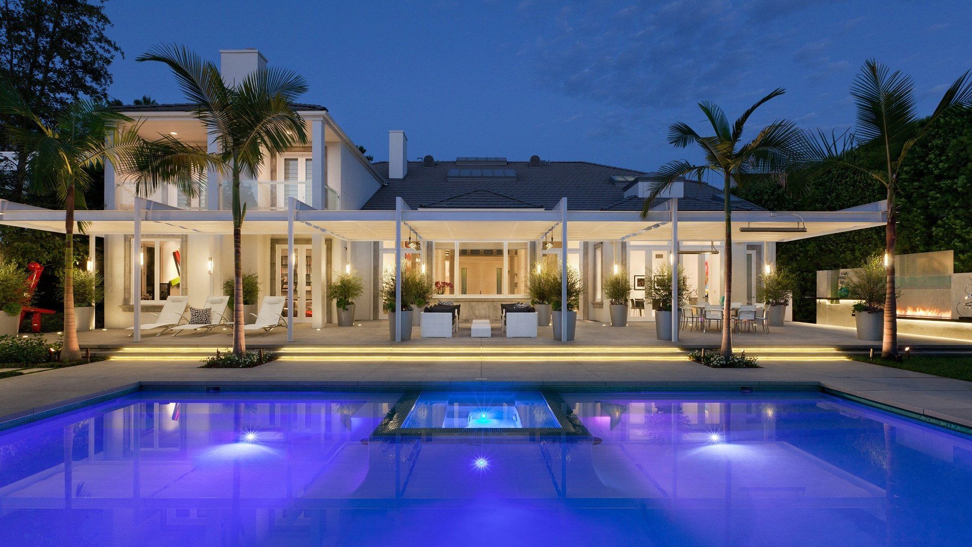 1920x1080 Luxury Villa Retreat With Stunning Man Made Pool