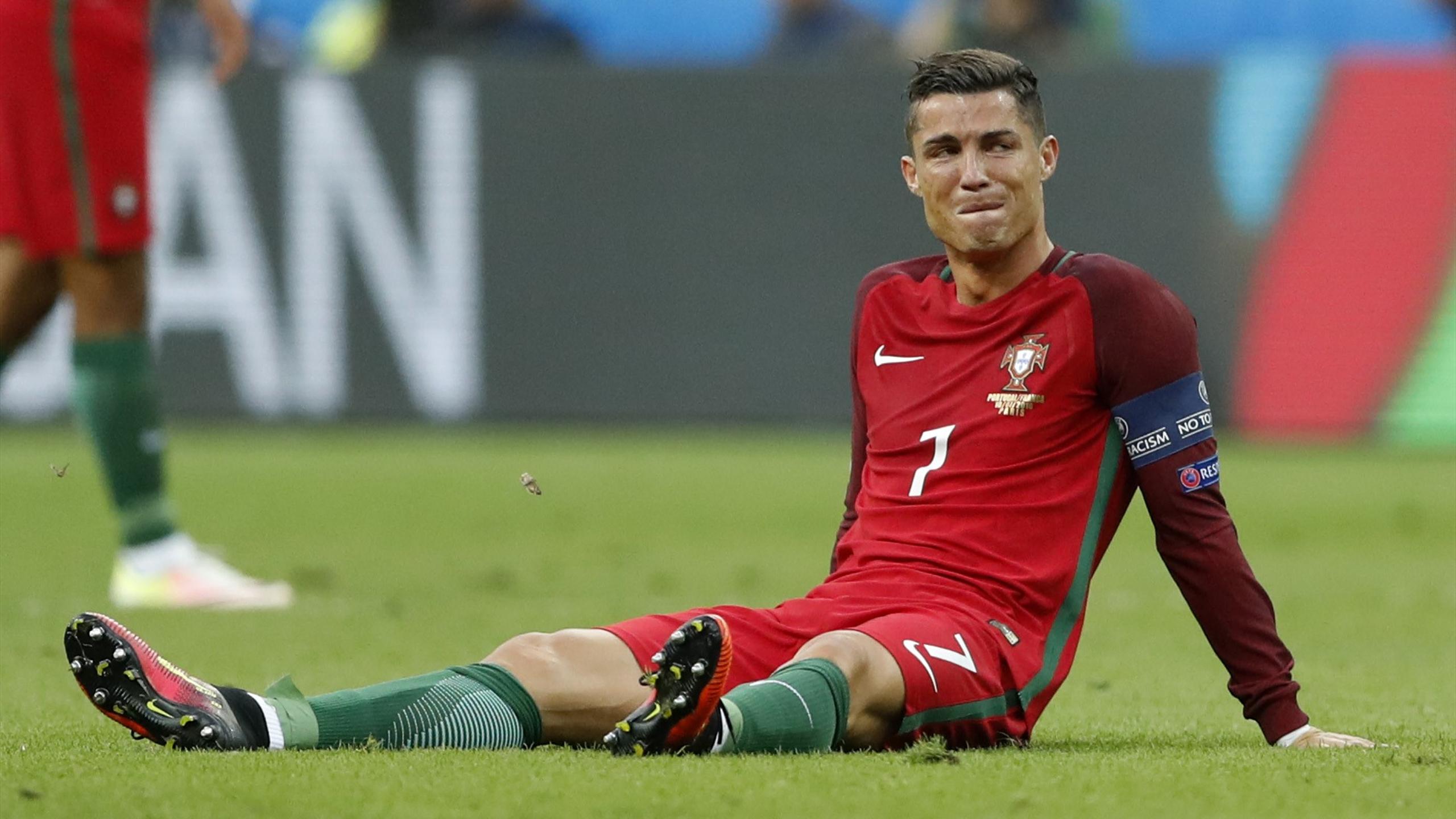 2560x1440 Ronaldo loses newborn son, calls for privacy