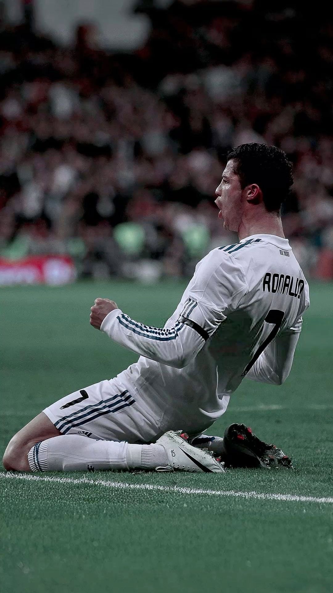 1080x1920 Cristiano Ronaldo goal celebration for Real Madrid Football Wallpaper