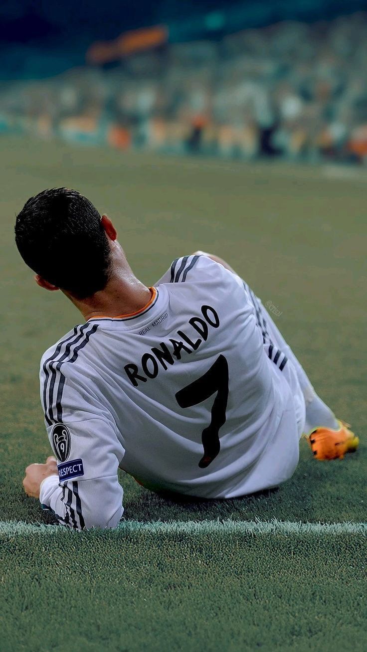 736x1308 Cristiano Ronaldo on pitch for Real Madrid Football Wallpaper